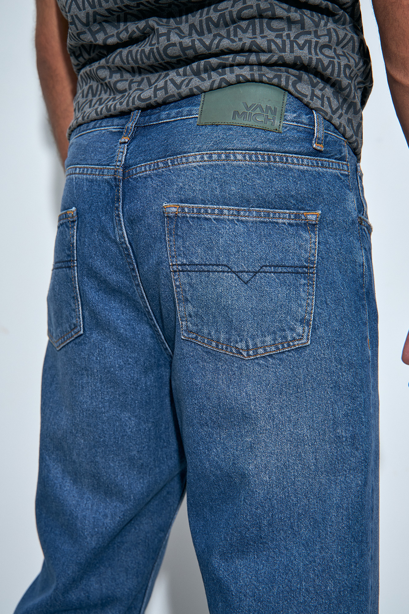 VM-232-33-015 Джинсы Carot Van Mich Голубой