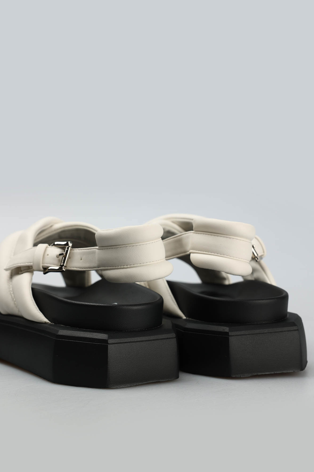 S8-011-5 Сандалии Graciana Белый