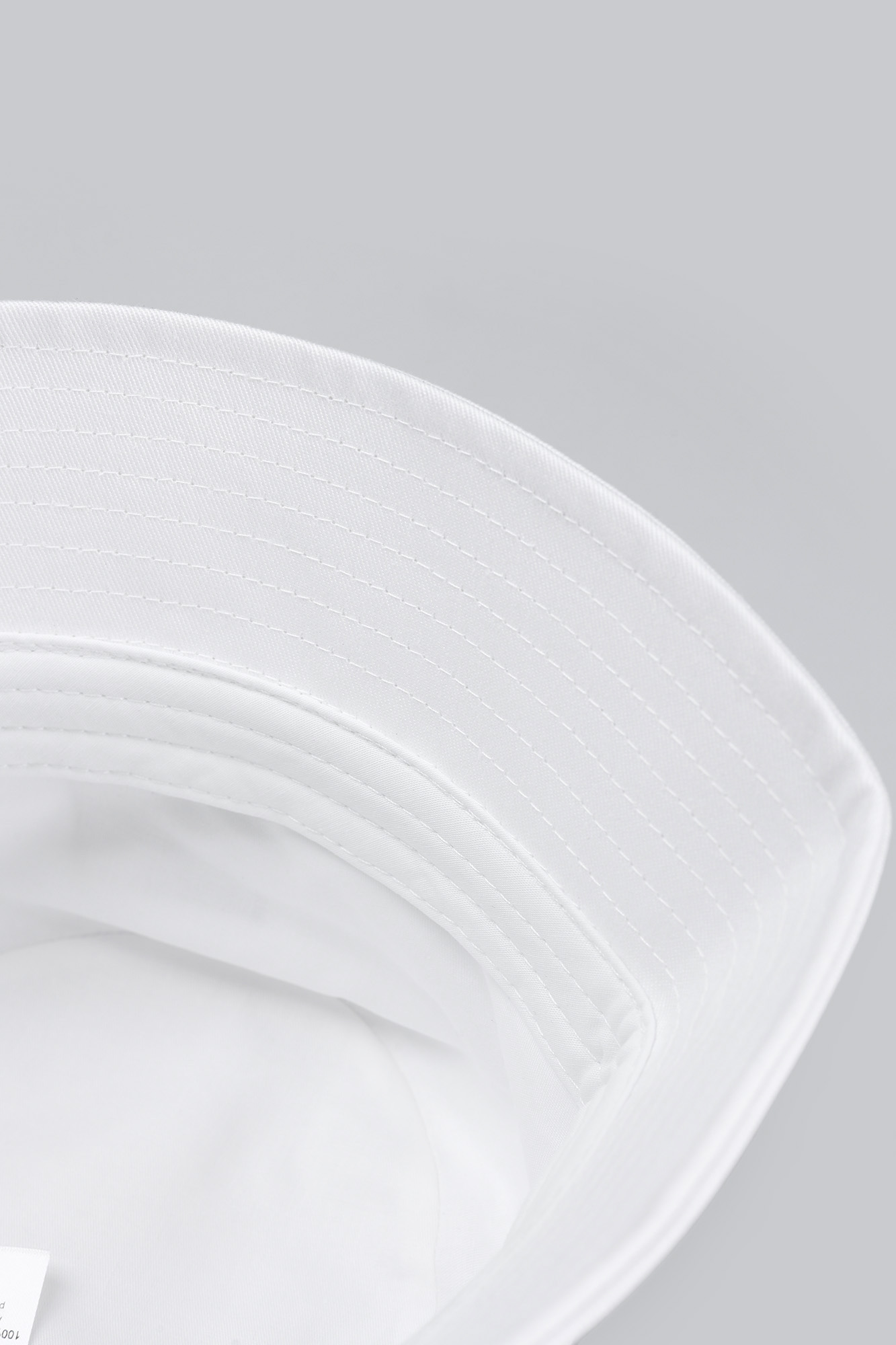 954703_3R107 Панама Armani Exchange Белый