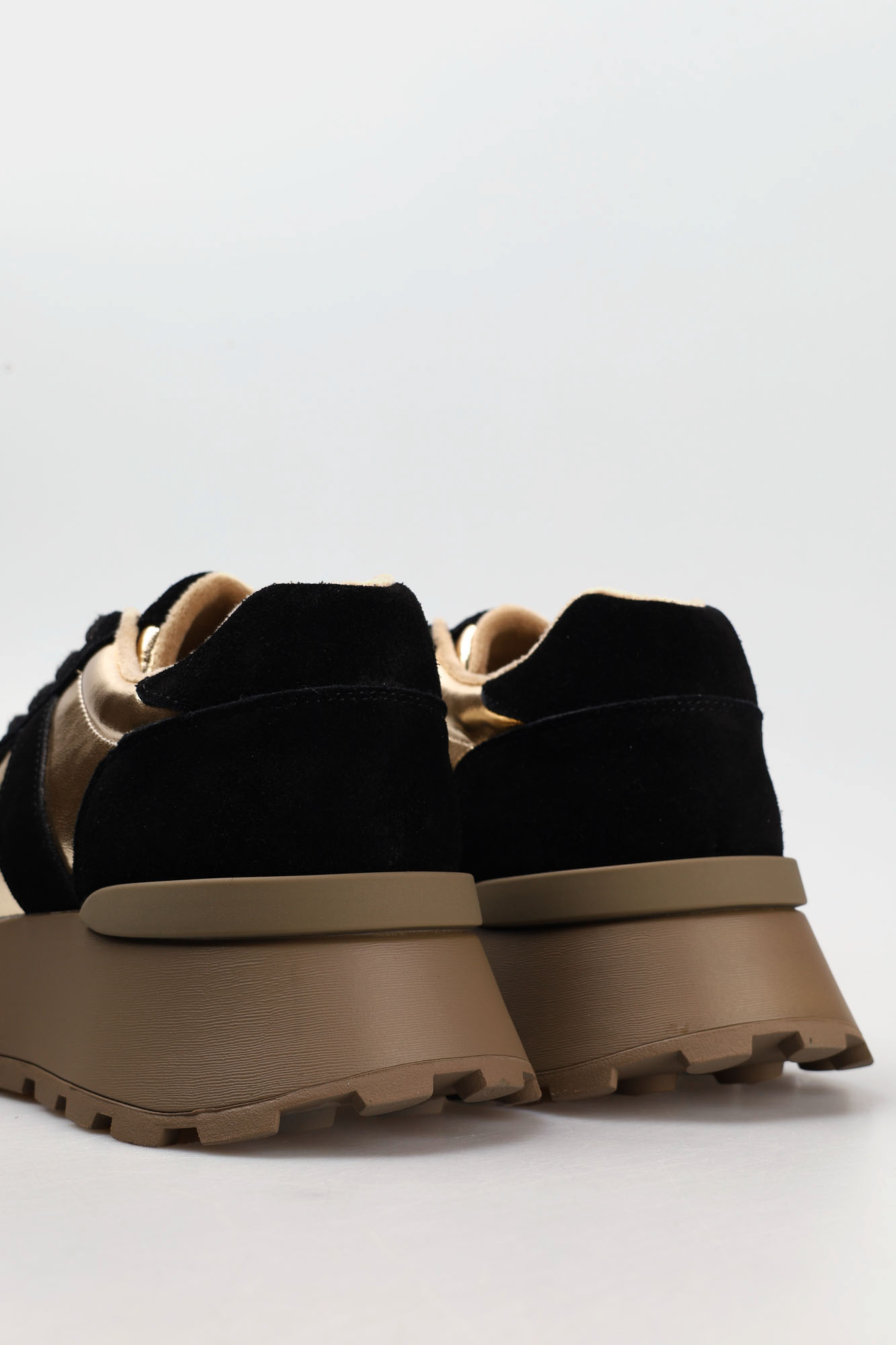 S8-830 Кроссовки Graciana Черный