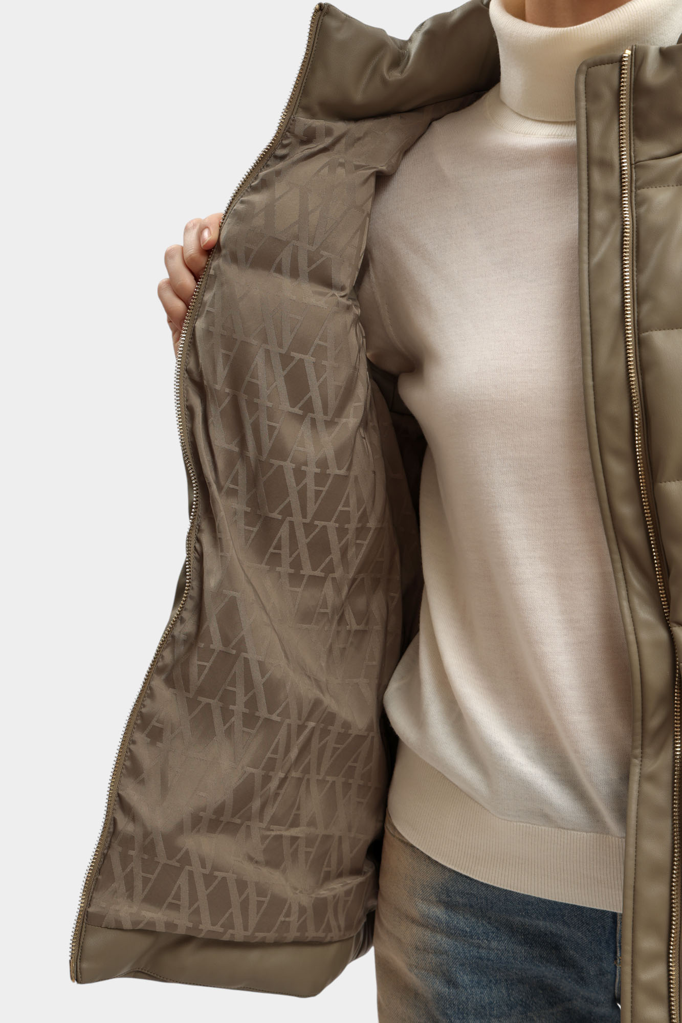 XW000689_AF16106 жилет пуховый armani exchange 