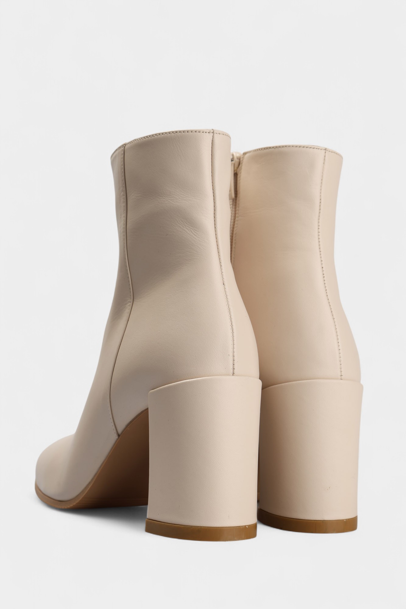 16-127B02 Ботильоны Marc Cony Белый