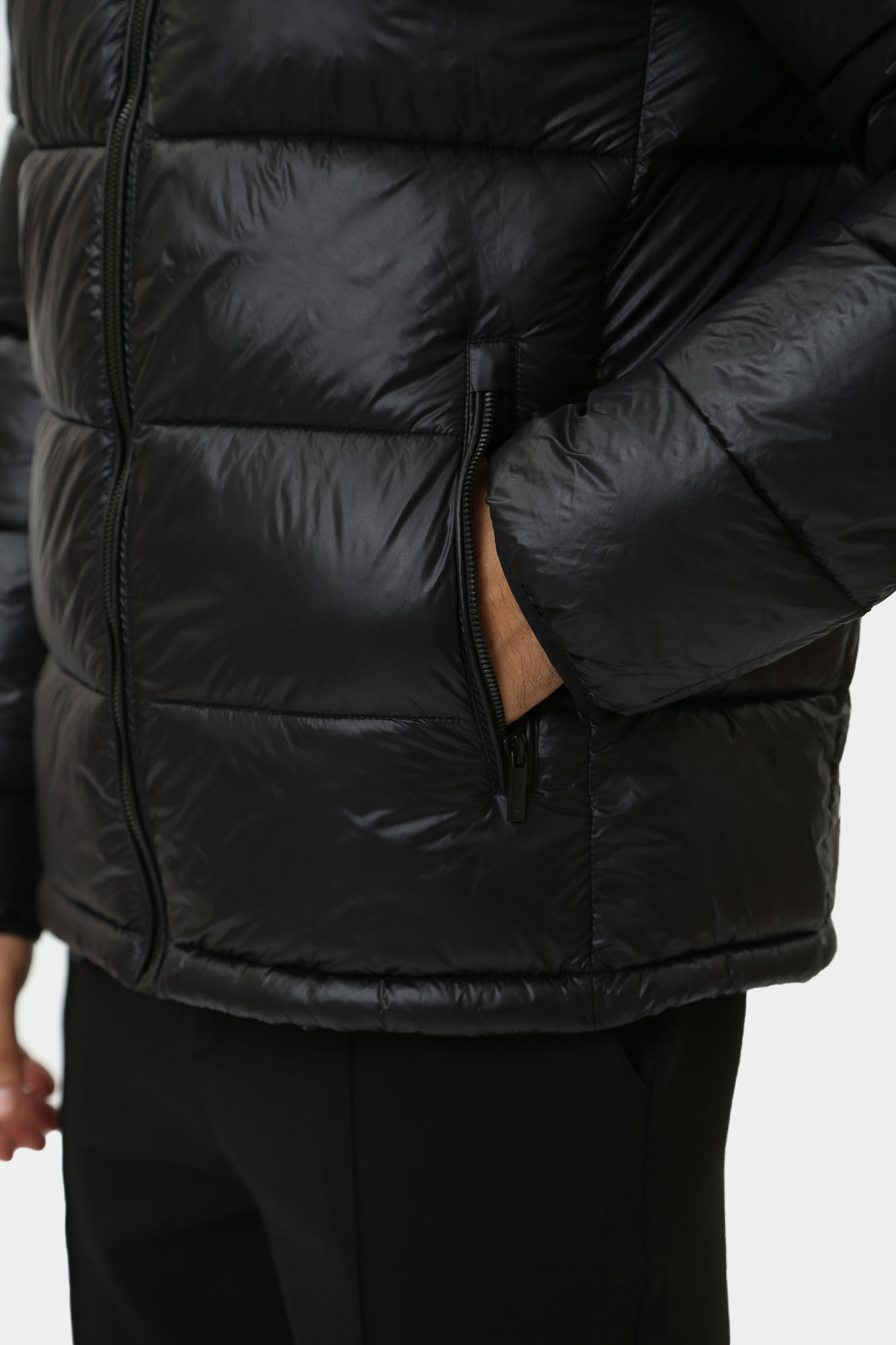 544590_505022 Куртка утепленная Karl Lagerfeld Черный