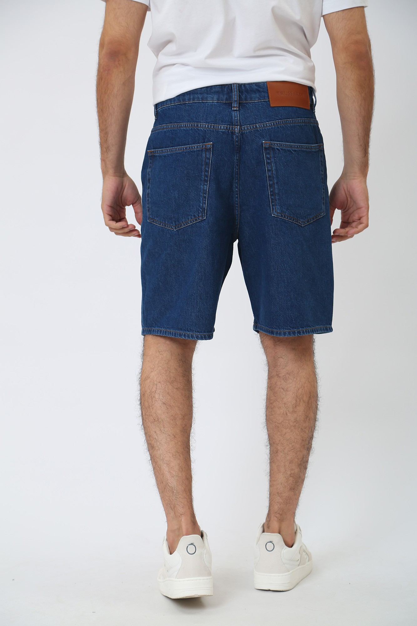 52J00132-1T006244-C-002 Шорты джинсовые Trussardi Синий