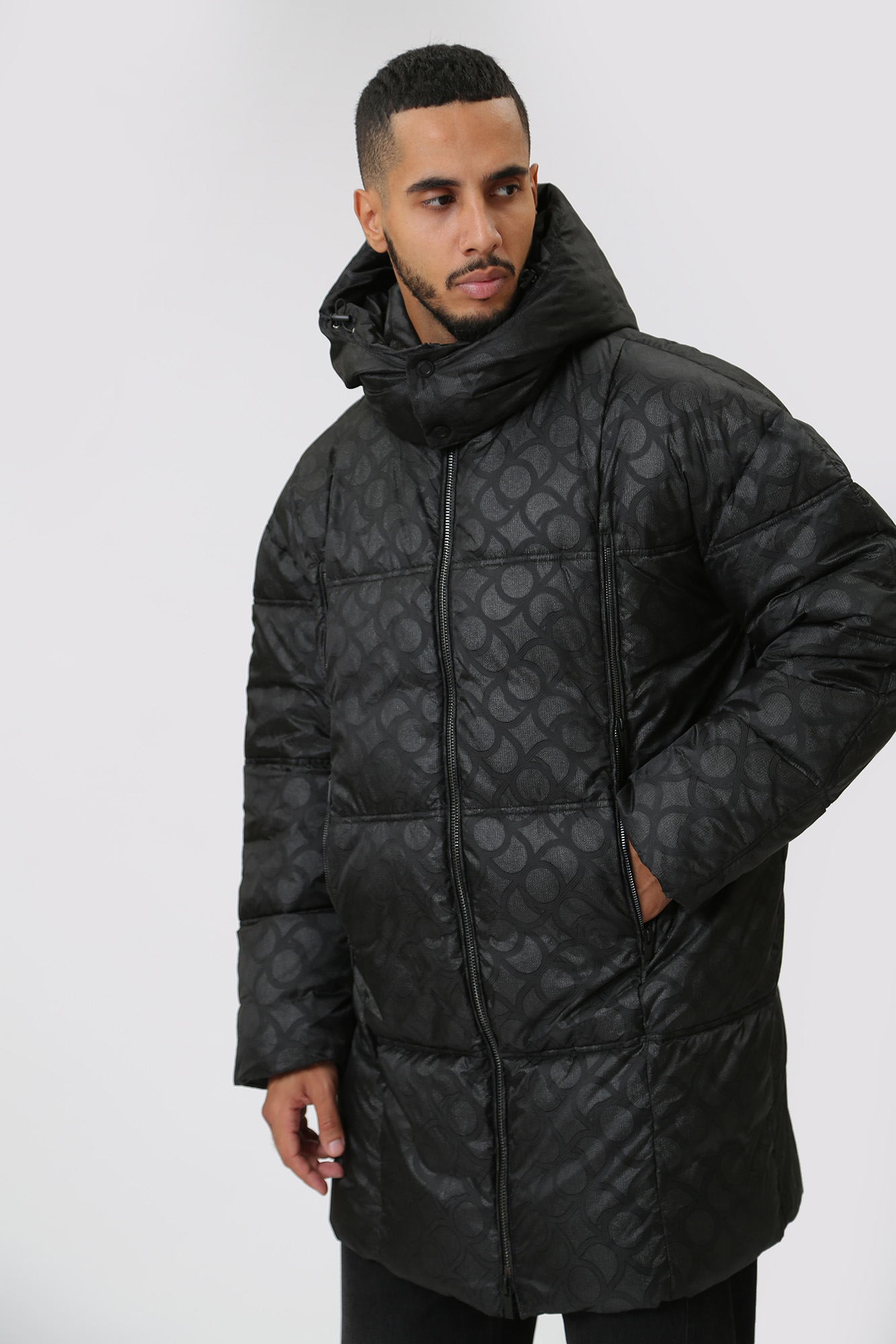 52S00945-1T006513 Пальто пуховое Trussardi Черный