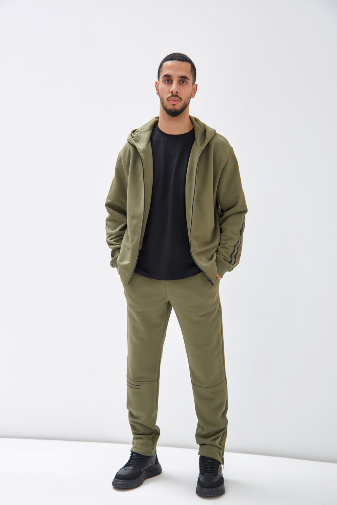 M-241-P-20-0062 Брюки спортивные The Hills Хаки