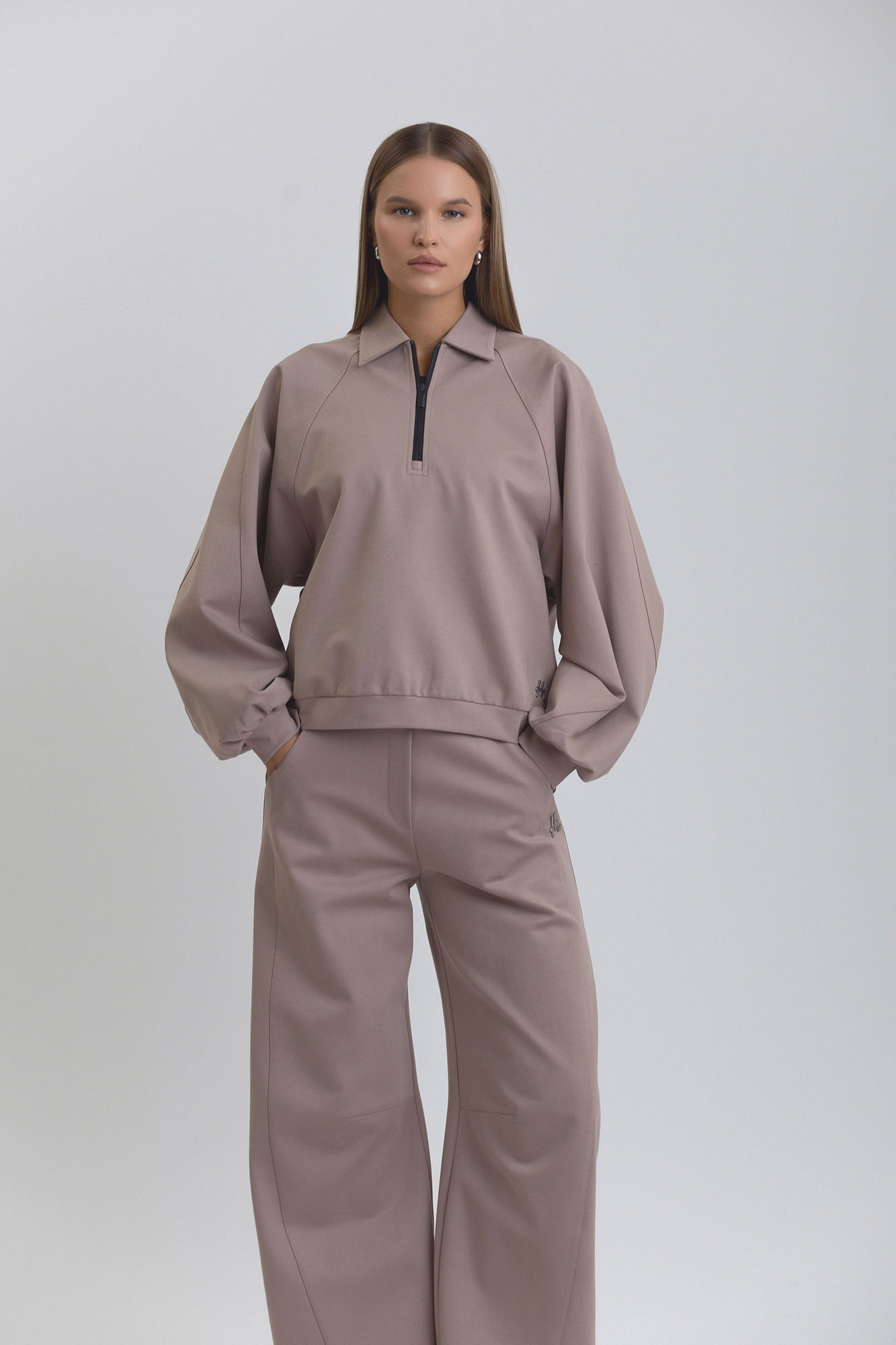 Свитшот The Hills Бежевый