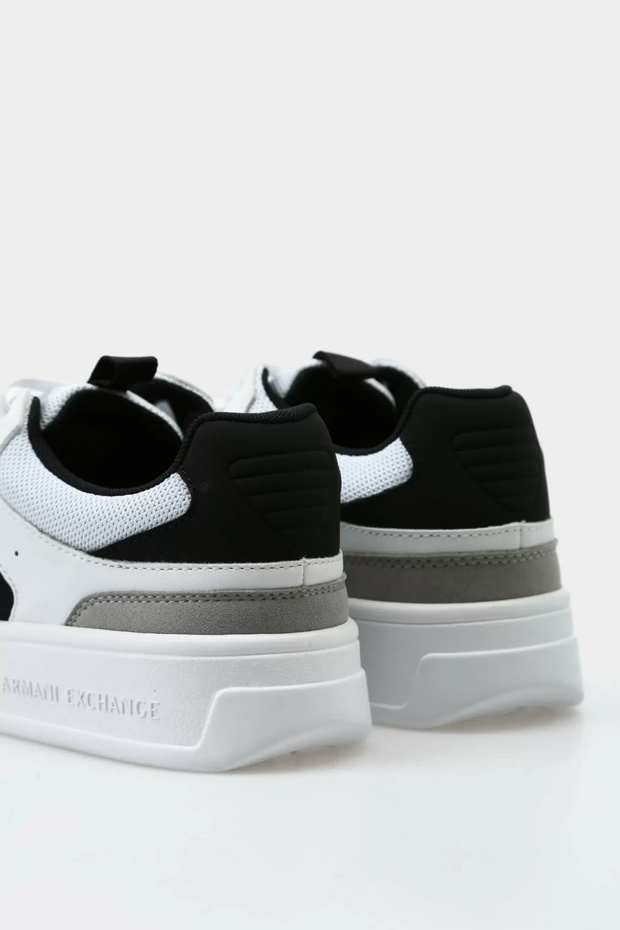 XUX224_XV861_K488 Кроссовки Armani Exchange Белый