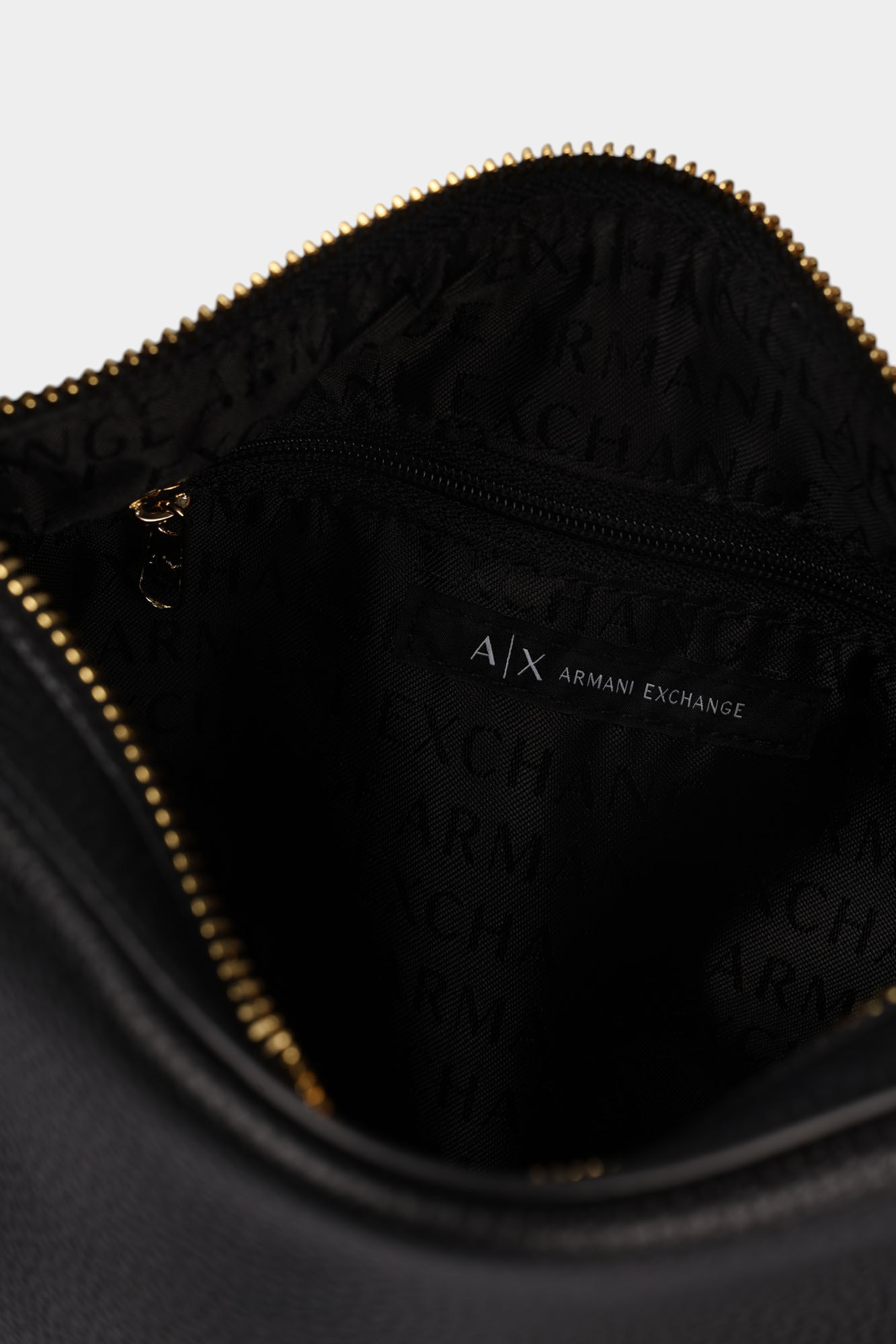 XW000917_AF11902 Сумка Armani Exchange Черный