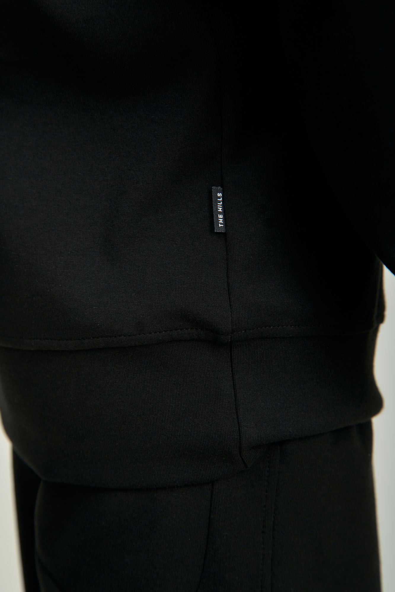 M-241-P-25-1006 Свитшот The Hills Черный