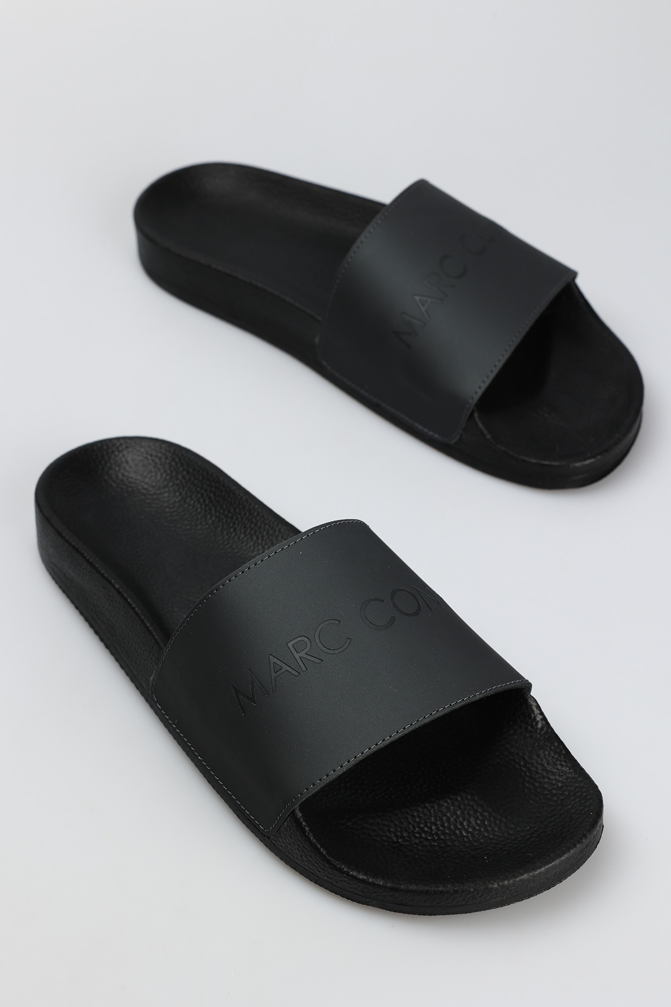 300384 Шлепки Marc Cony Серый