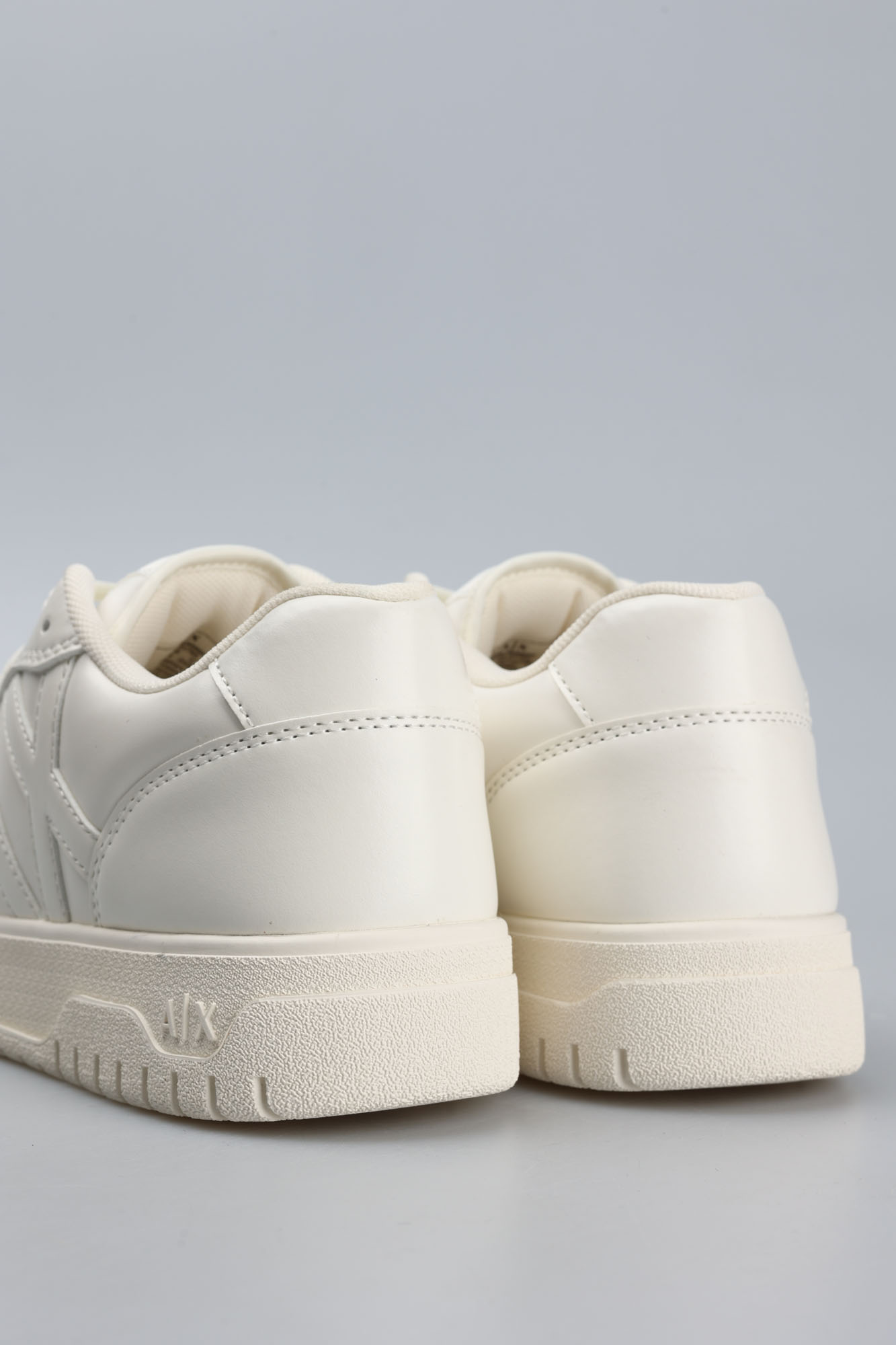 XDX149_XV765 Кеды Armani Exchange Белый