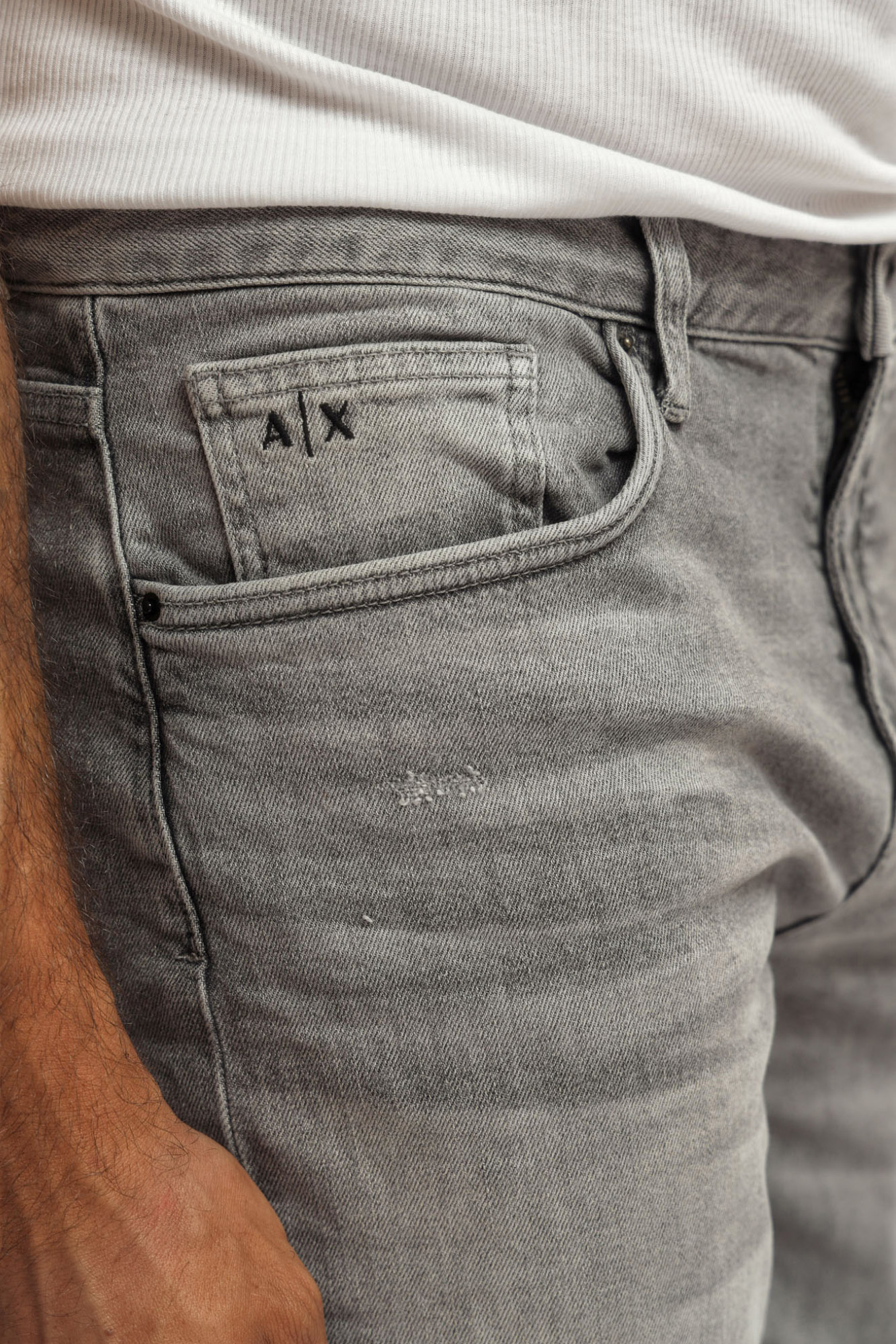 XM000049_AF14656 Джинсы Armani Exchange Серый