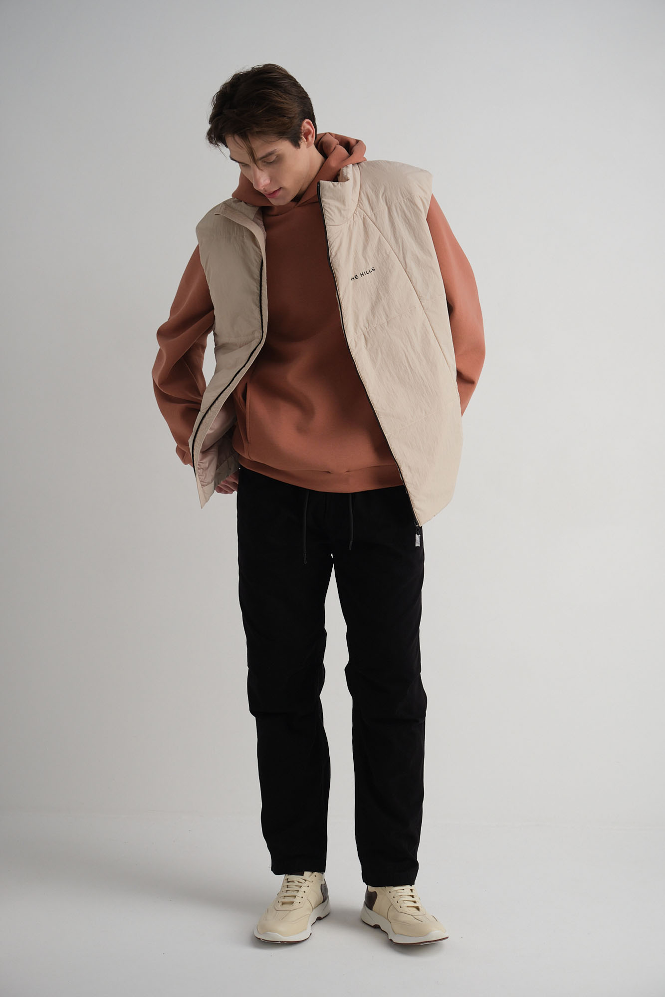 M-242-P-56-0042 Жилет The Hills Молочный