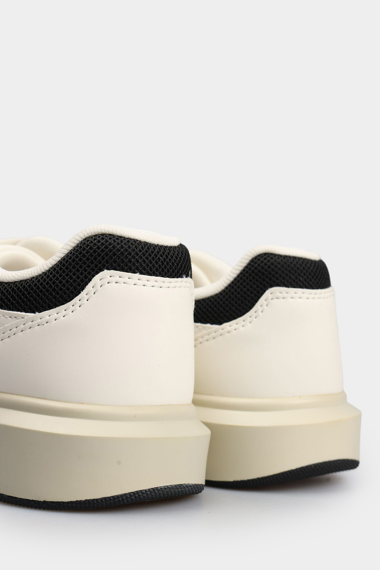 XM001720_AF17529 Кеды Armani Exchange Белый