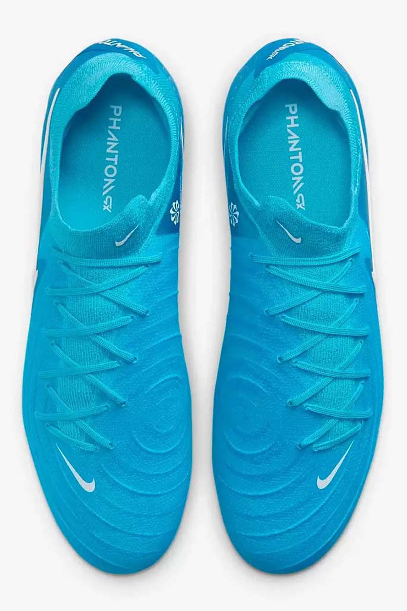 Футбольные бутсы Nike