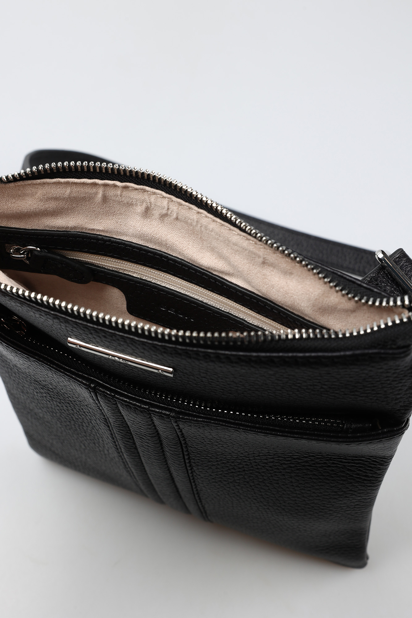 U26JEA00046C9 Сумка Geox Черный