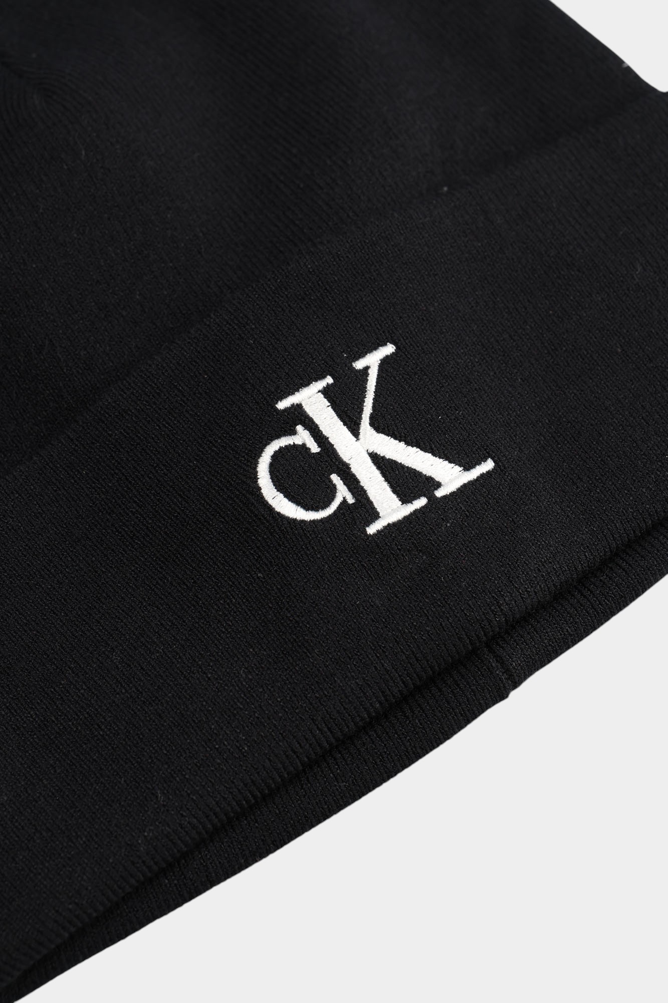 LV04D8020G Шапка Calvin Klein Jeans Черный