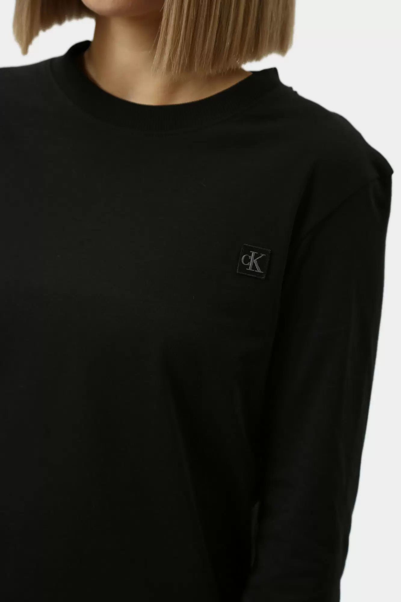 J20J224549 лонгслив calvin klein jeans 