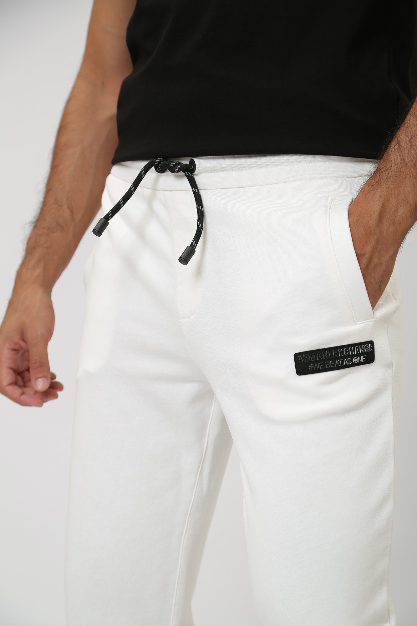 6RZPHE_ZJDGZ Брюки спортивные Armani Exchange Белый