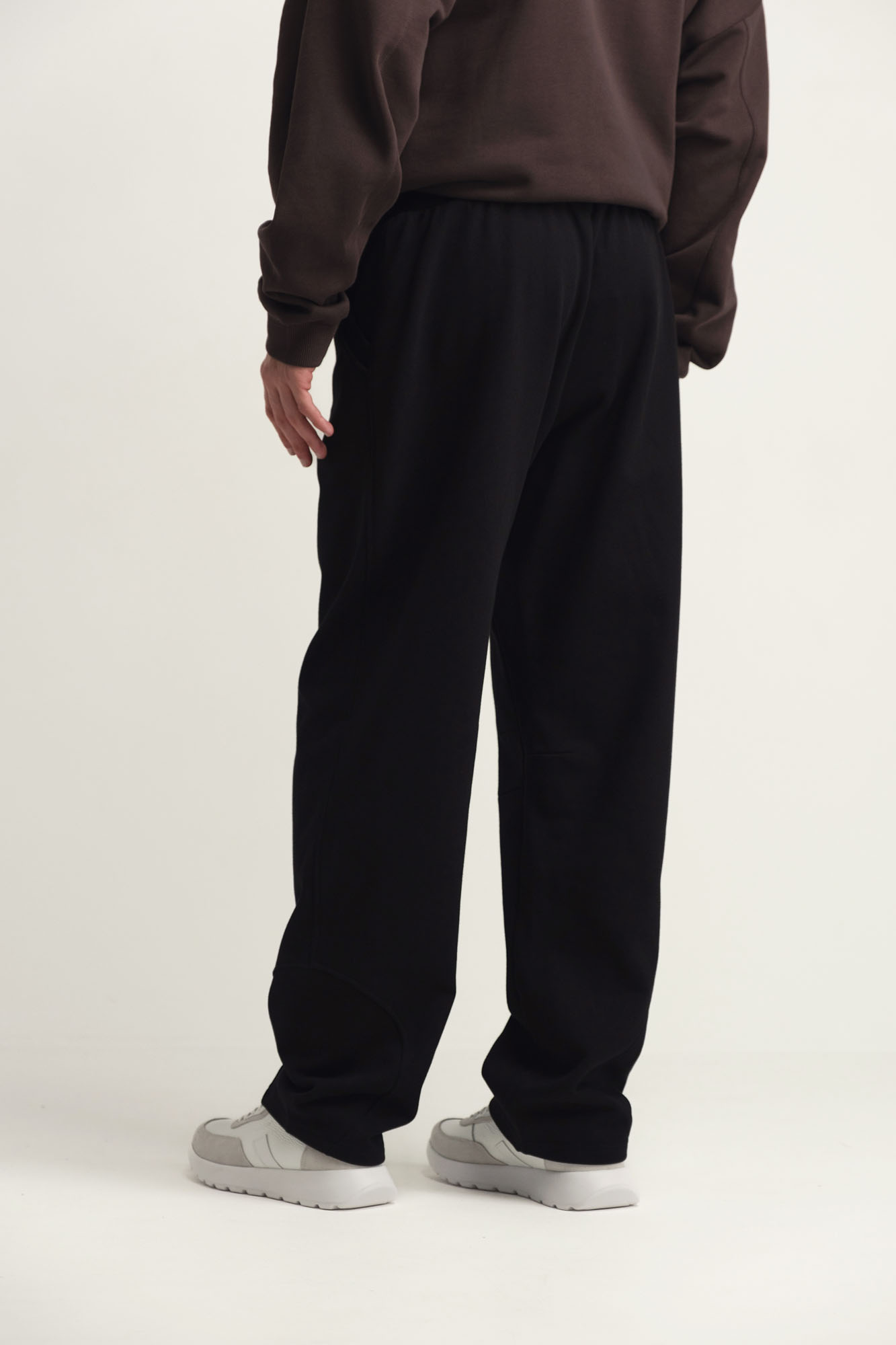 M-242-P-20-0022 Брюки спортивные The Hills Черный