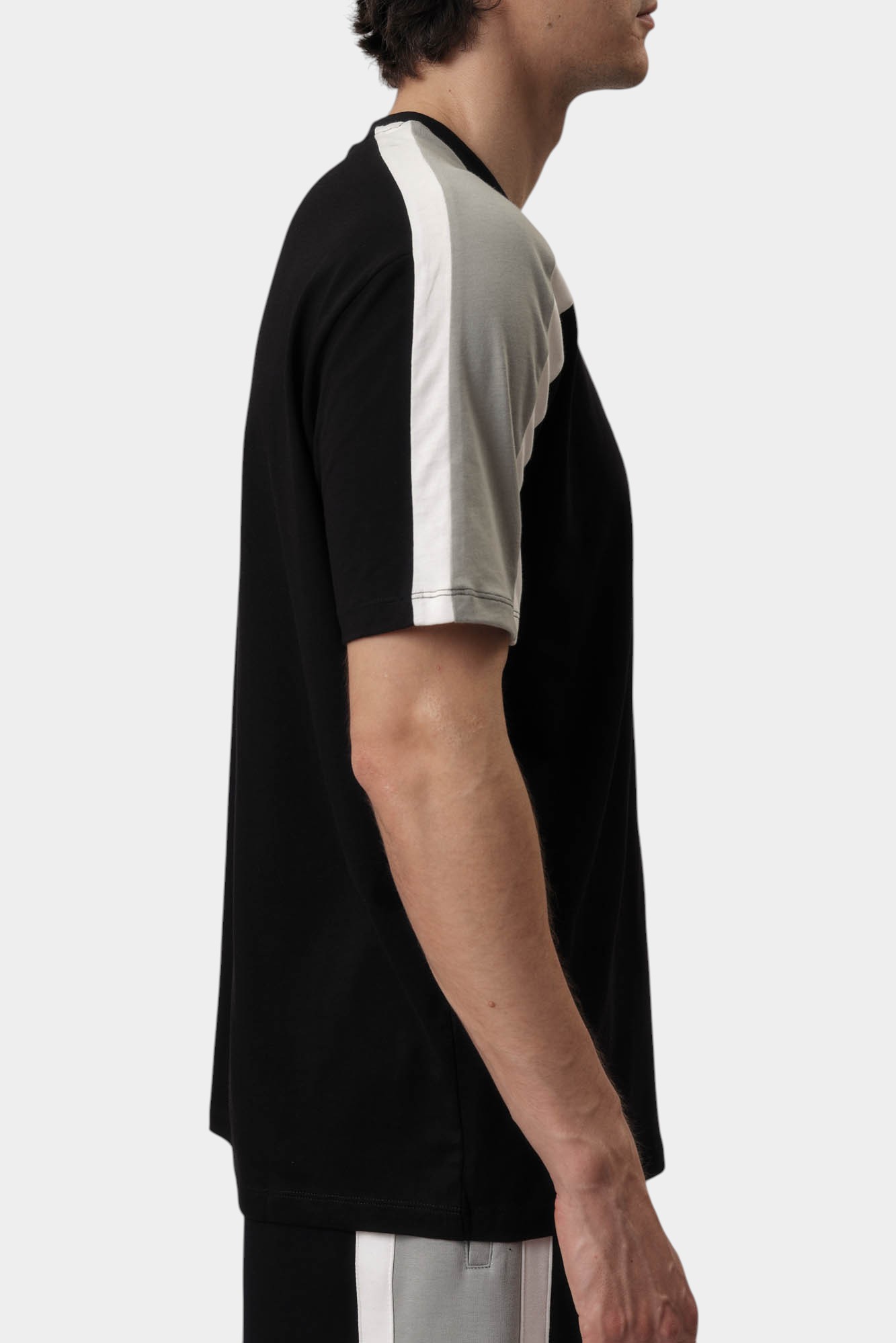 XM000560_AF10362 Футболка Armani Exchange Черный