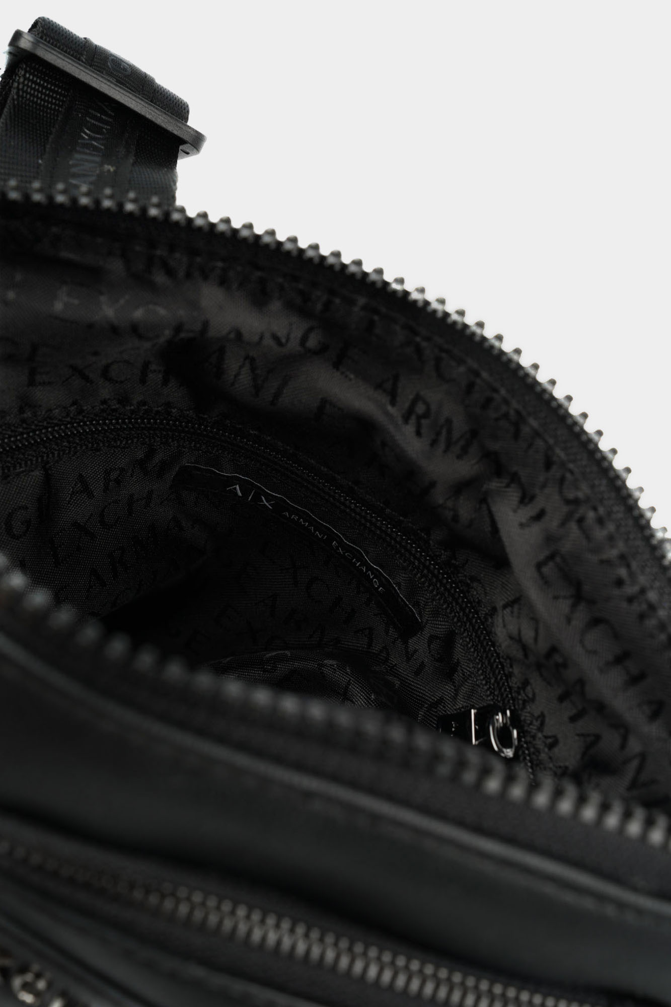 XM000144_AF11925 Сумка Armani Exchange Черный
