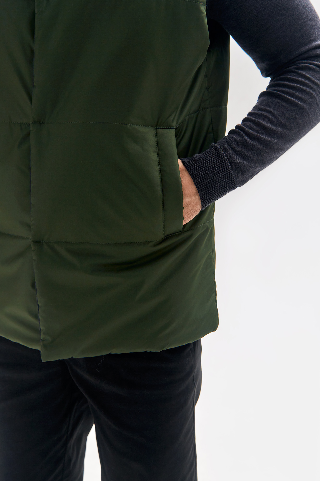 M-231-P-107-0011 Жилет The Hills Зеленый