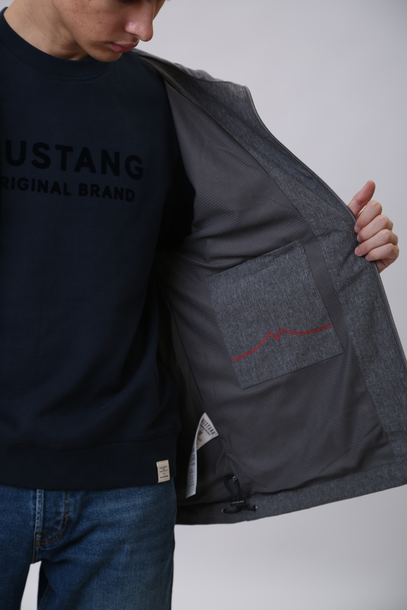 1012691 Ветровка Mustang Серый