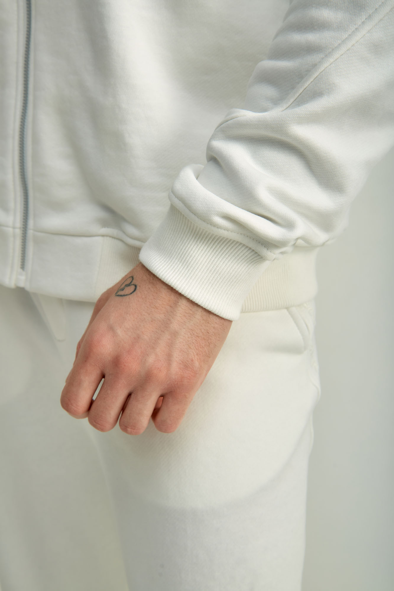 M-241-P-20-0085 Тректоп The Hills Белый