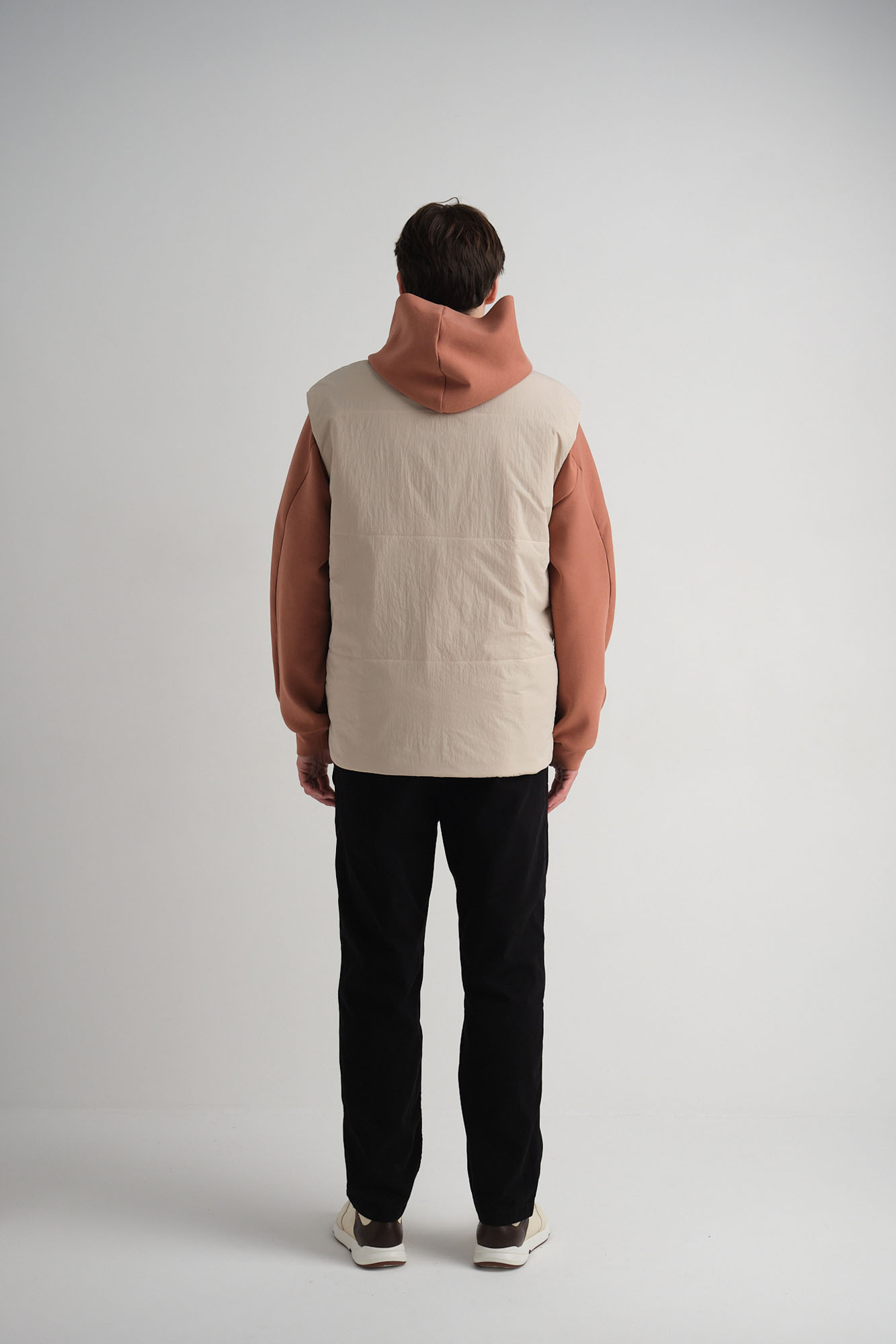 M-242-P-56-0042 Жилет The Hills Молочный