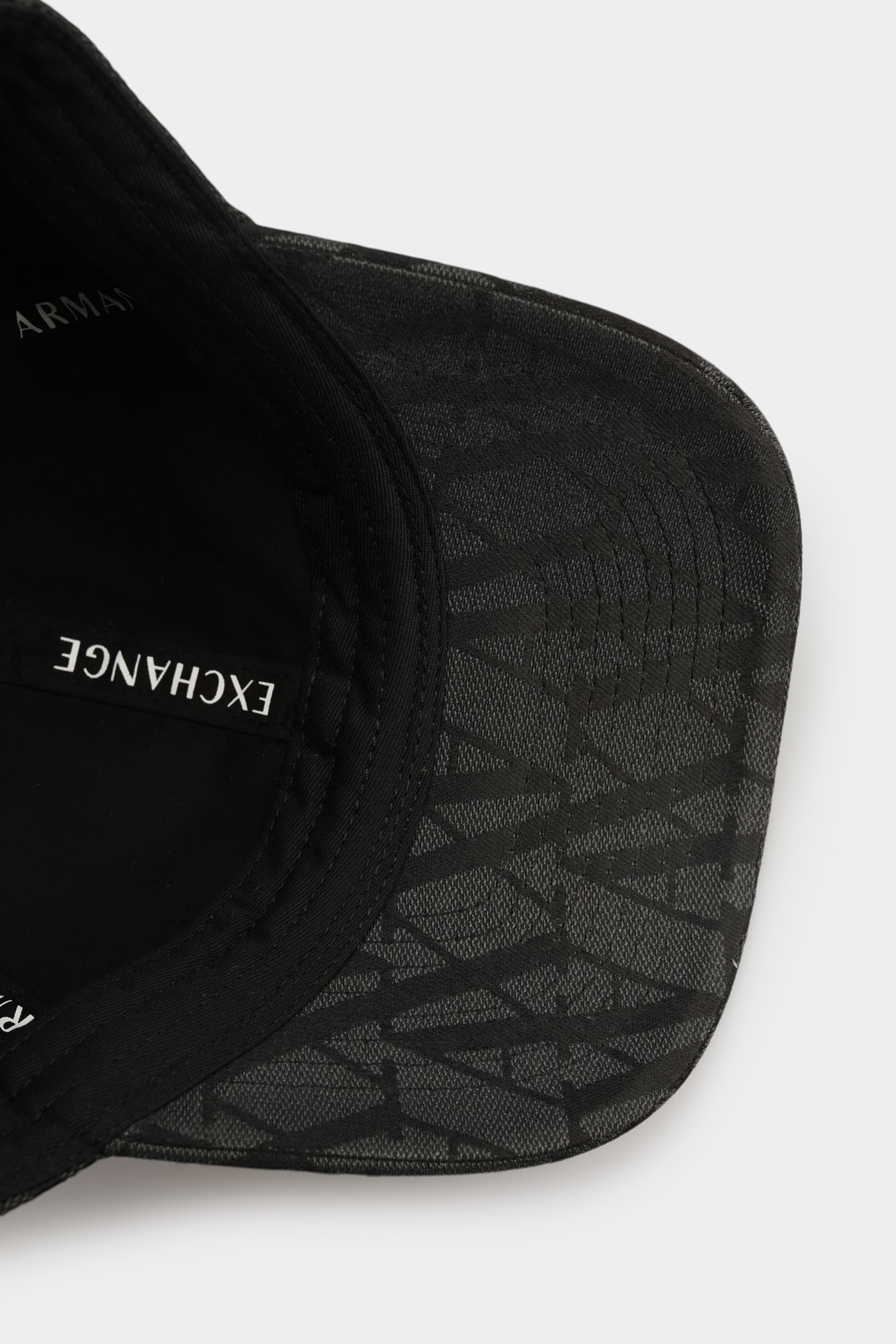 XW000877_AF13377 Кепка Armani Exchange Черный