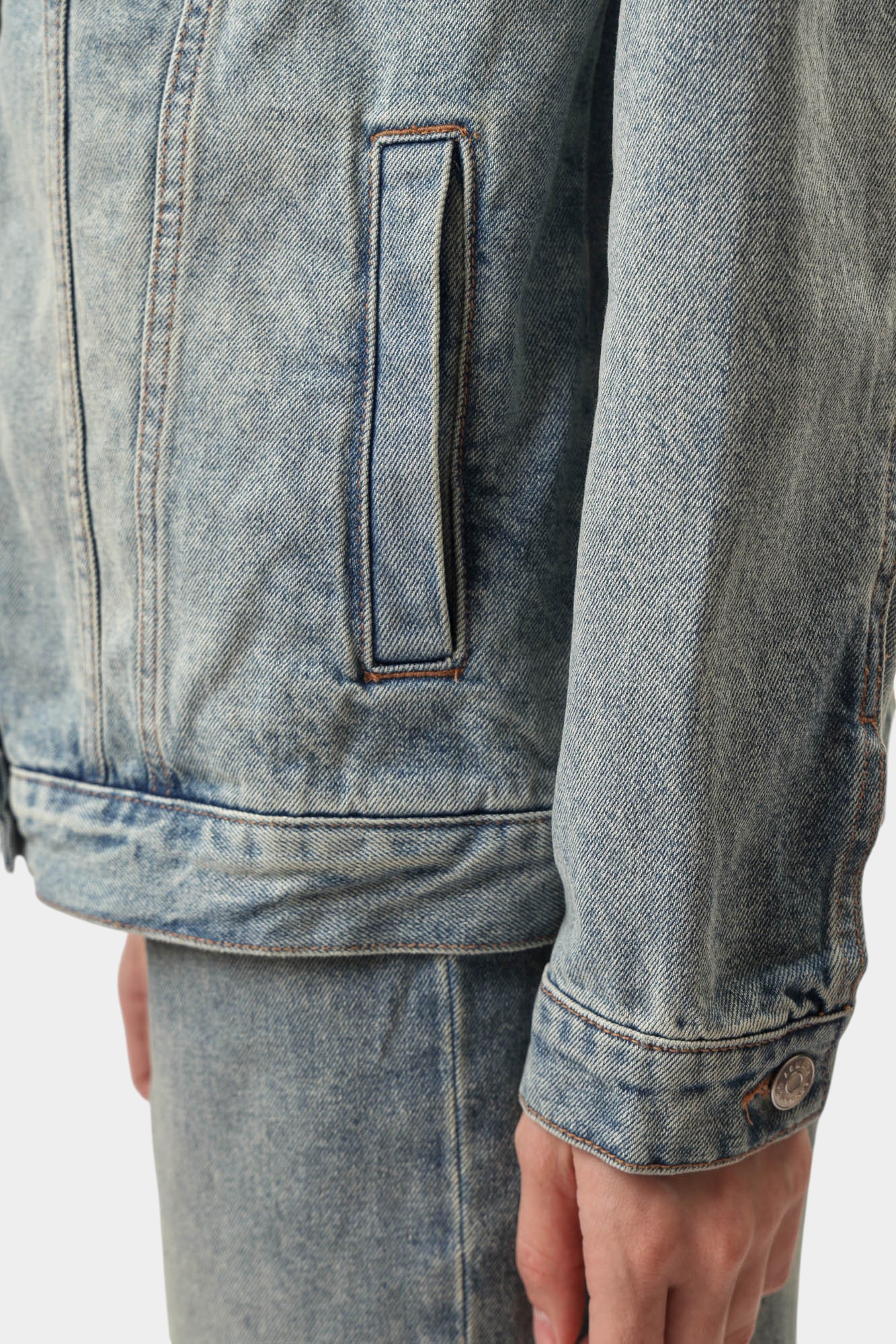XW000902_AF10869 куртка джинсовая armani exchange 