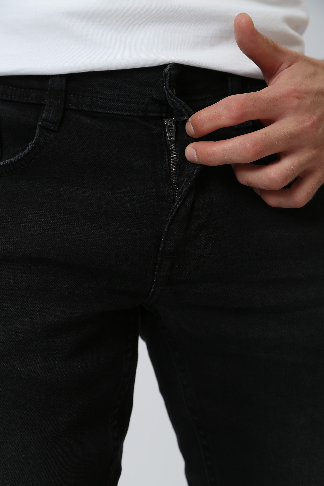 1013409-4000 Джинсы Oregon Tapered Mustang Черный