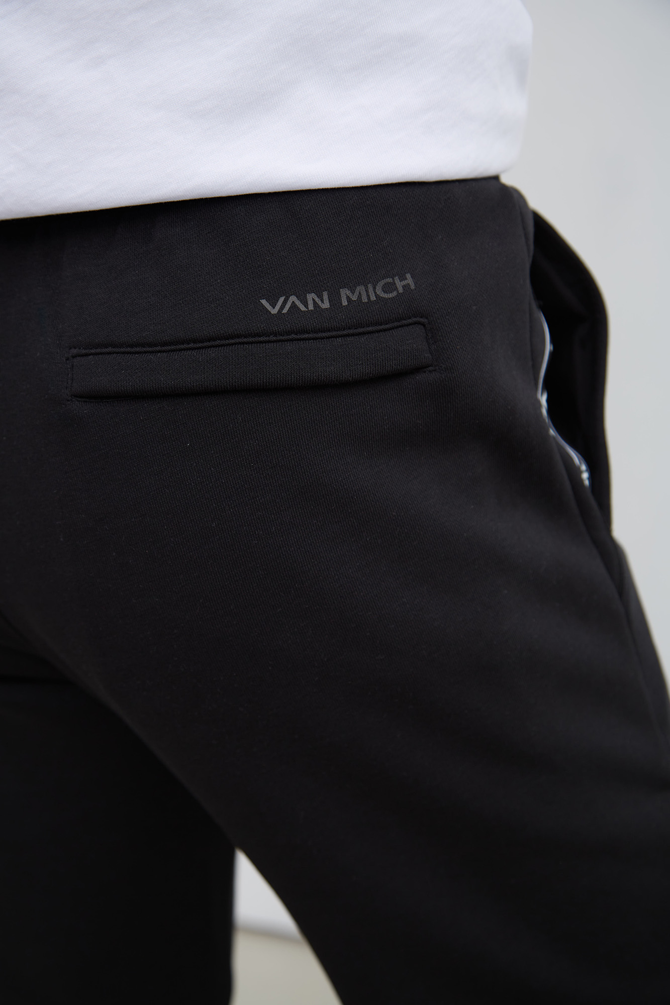 VM-231-20-022 Брюки спортивные Van Mich Черный