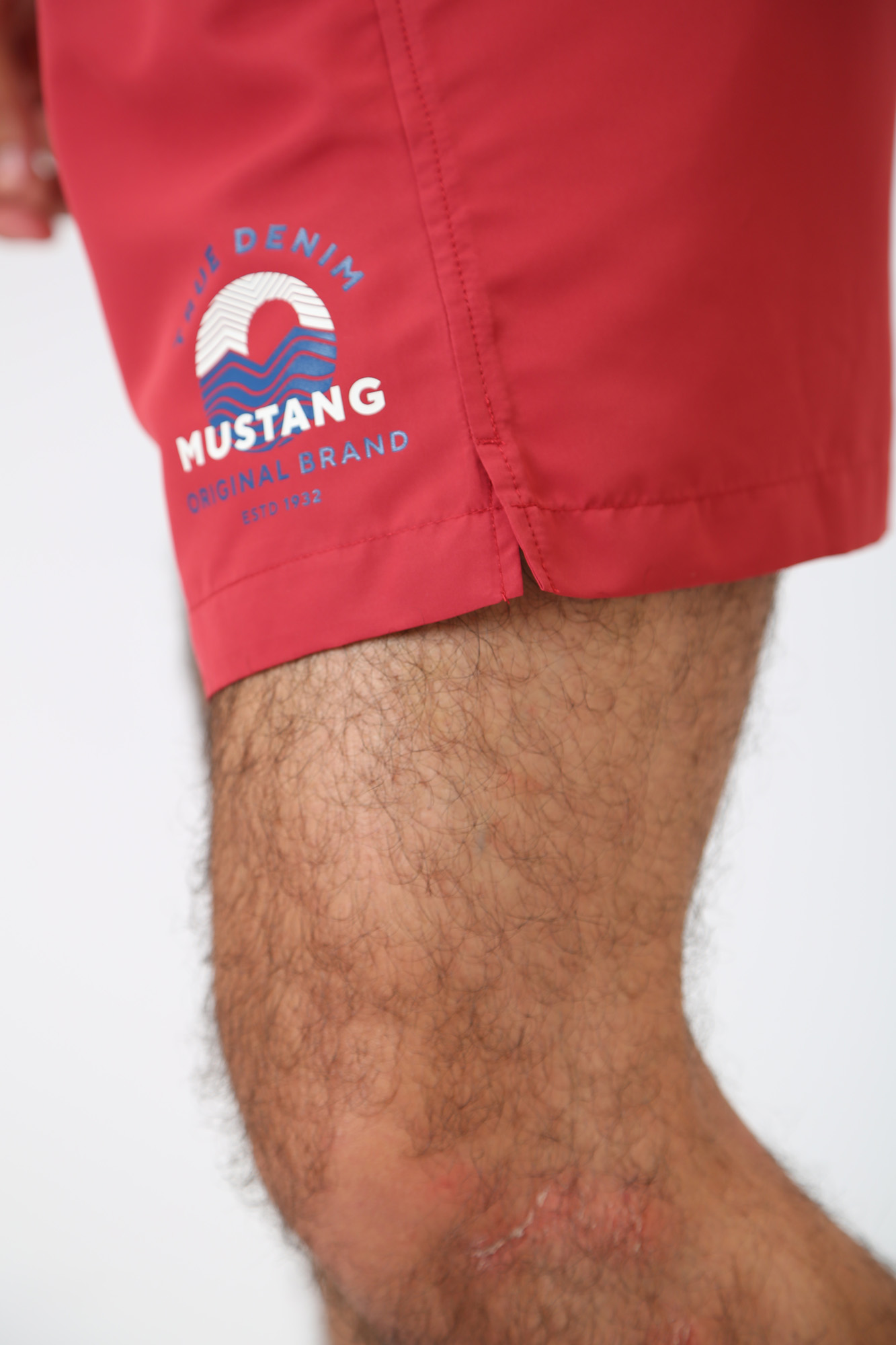 1013943 Шорты плавательные Mustang Красный