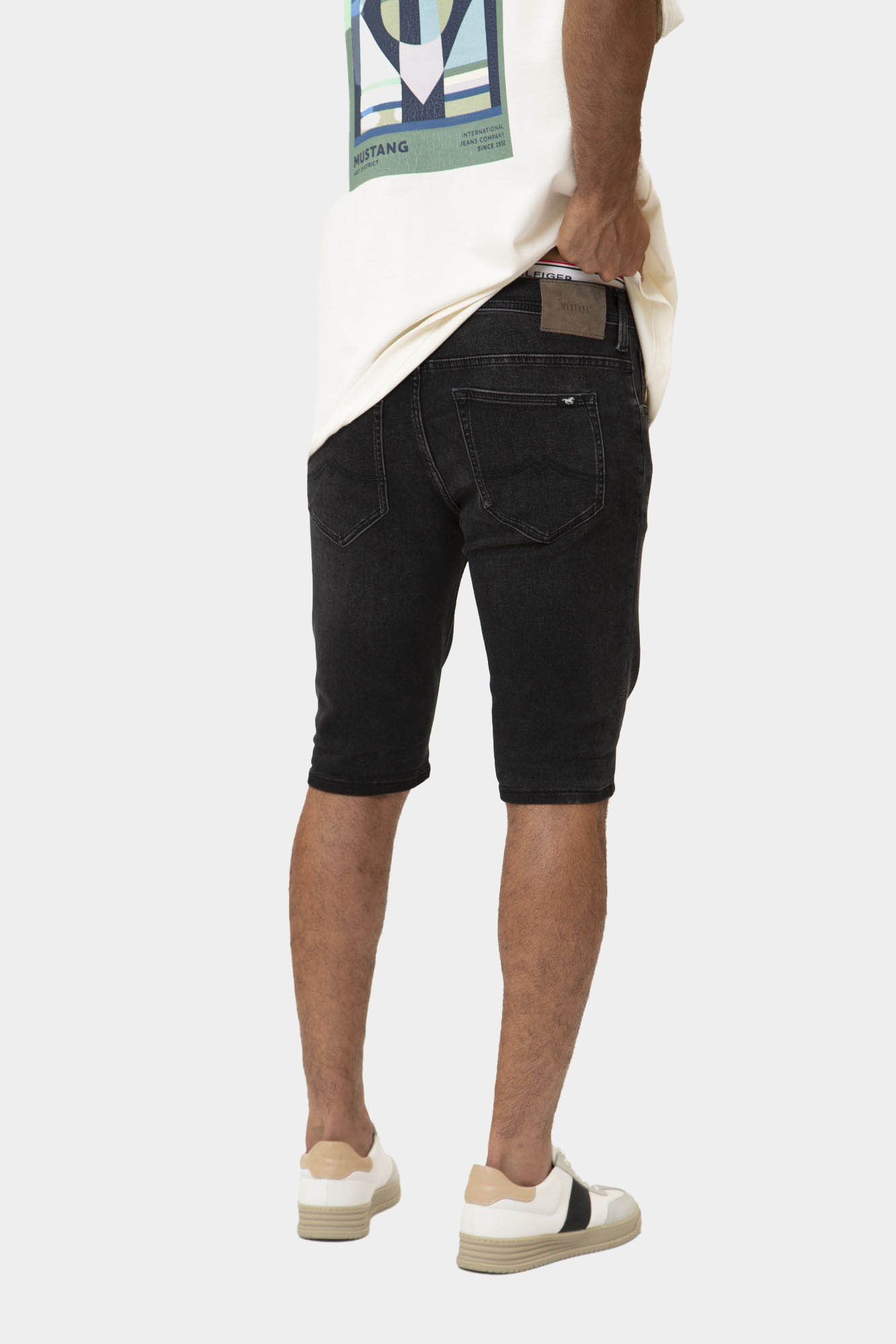 1014889-4000 Шорты джинсовые Mustang Черный