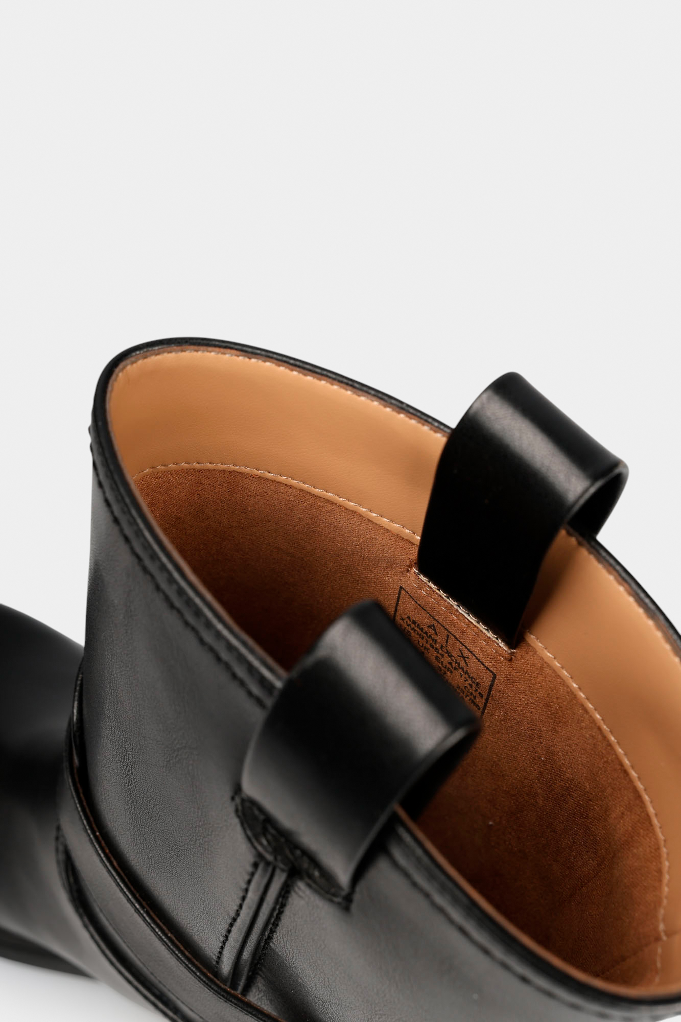 XW001654_AF17476 Ботинки Armani Exchange Черный