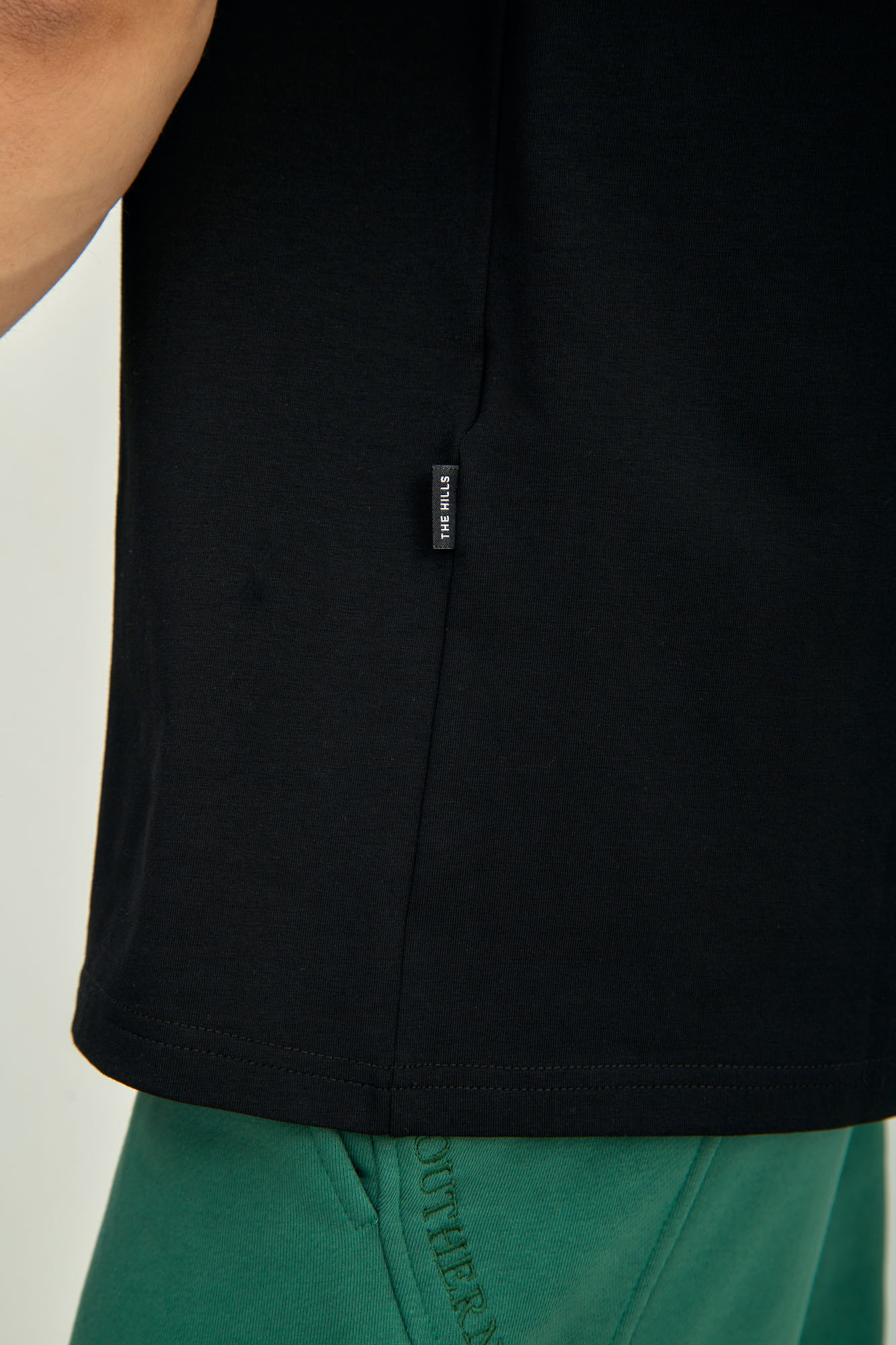 M-241-P-22-0090 Футболка The Hills Черный