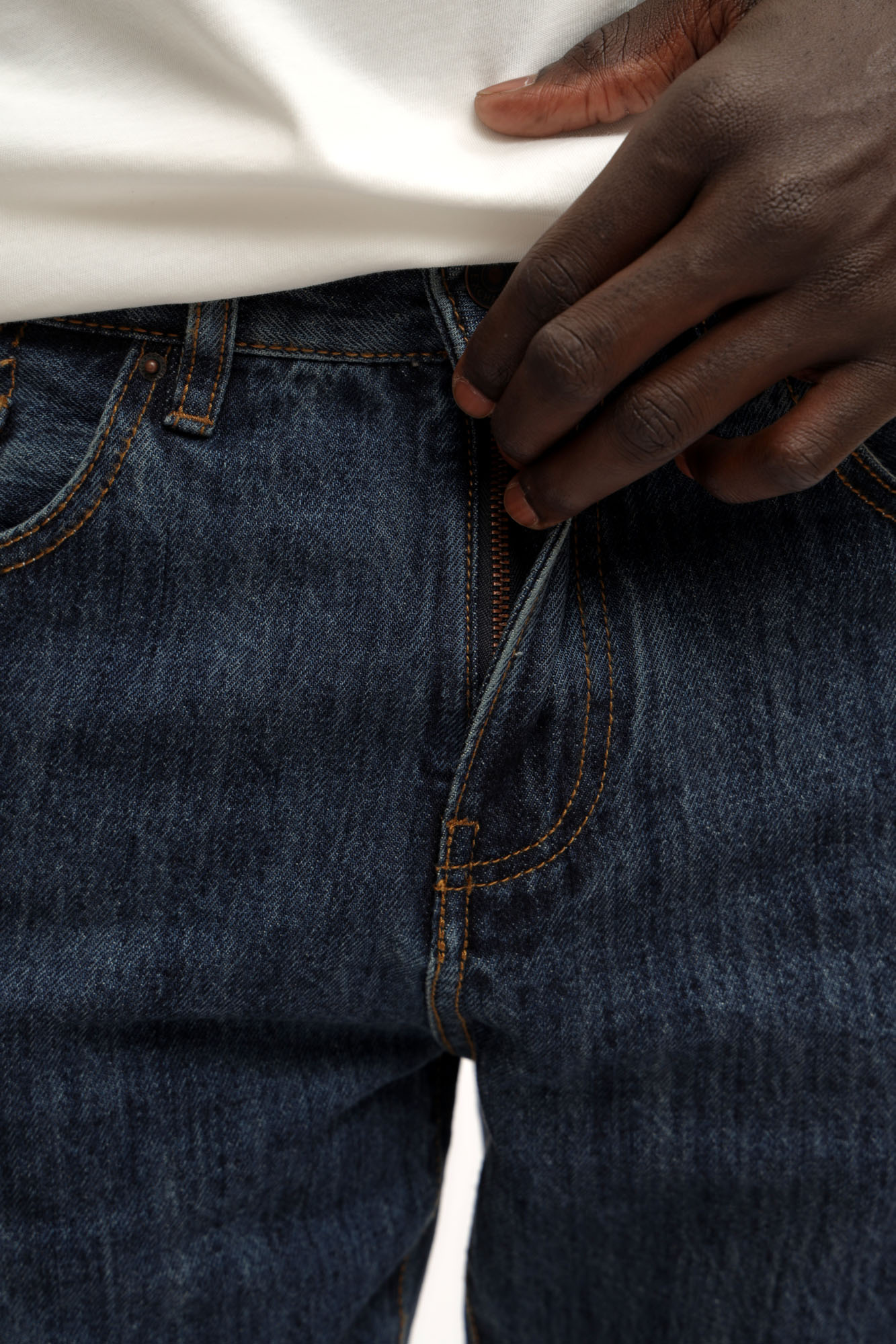 XM000049_AF16986 Джинсы Armani Exchange Голубой