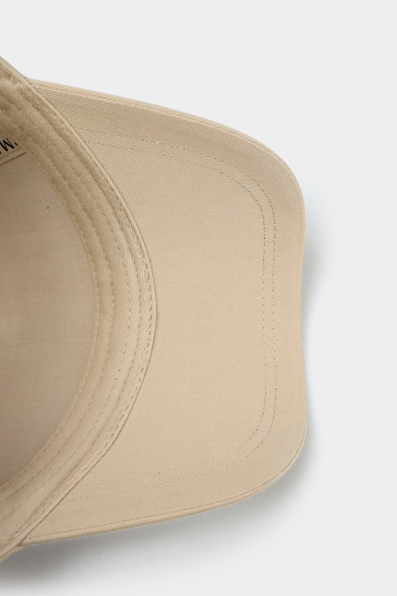 XW000956_AF13848 Кепка Armani Exchange Бежевый