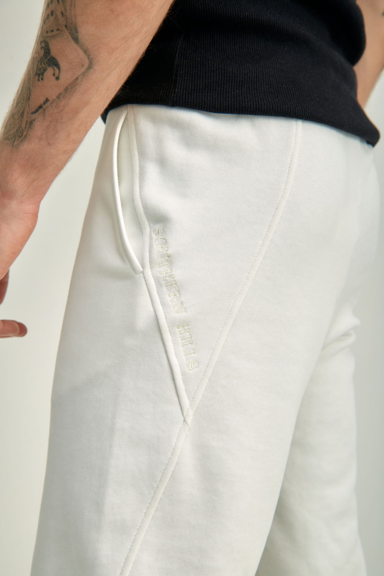 M-241-P-20-0086 Брюки спортивные The Hills Белый