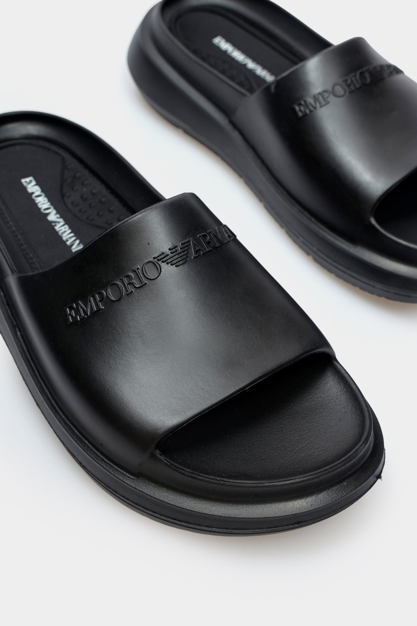 EM005960_AF26000 Шлепки Emporio Armani Черный