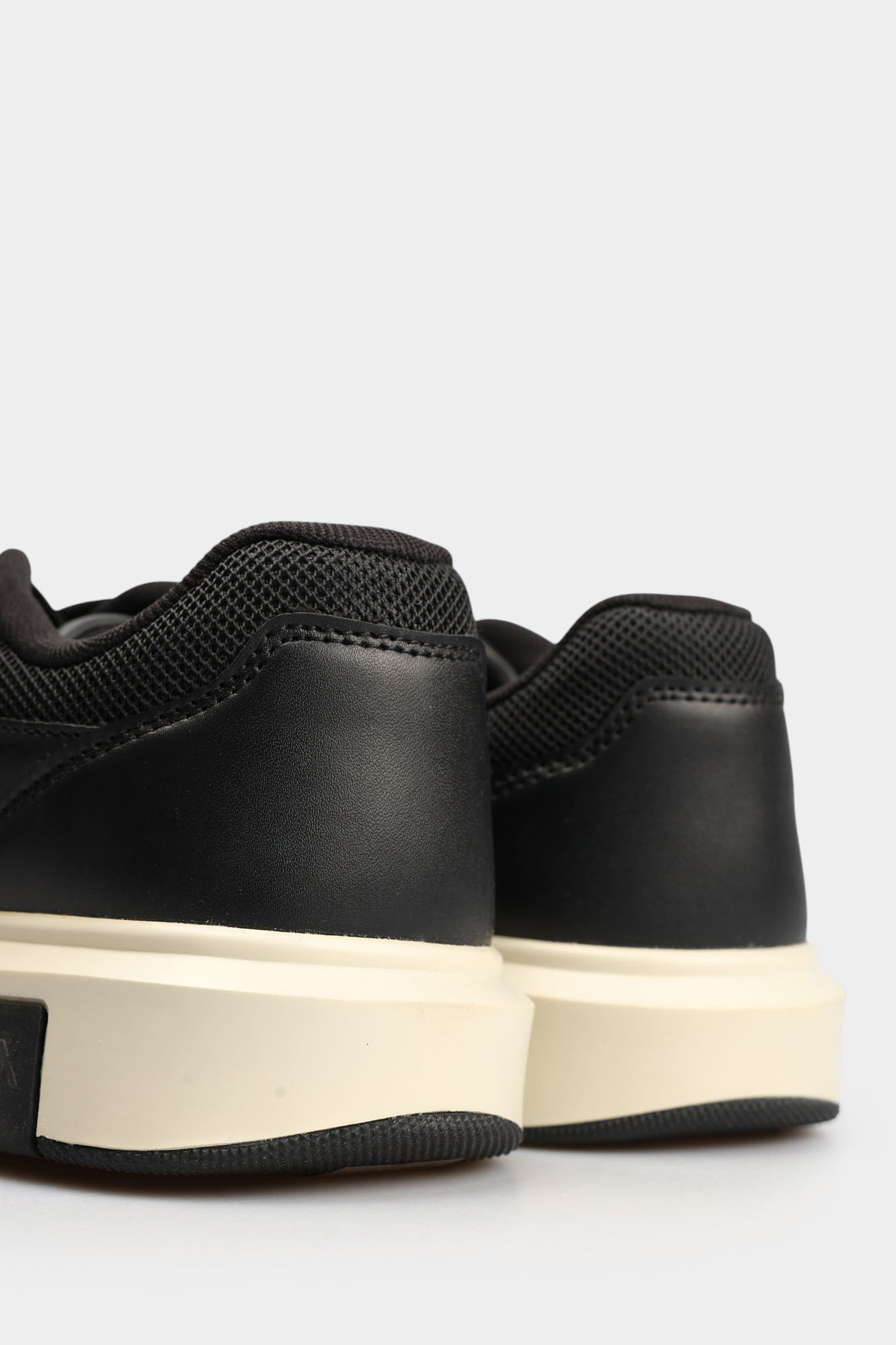 XM001720_AF17529 Кеды Armani Exchange Черный