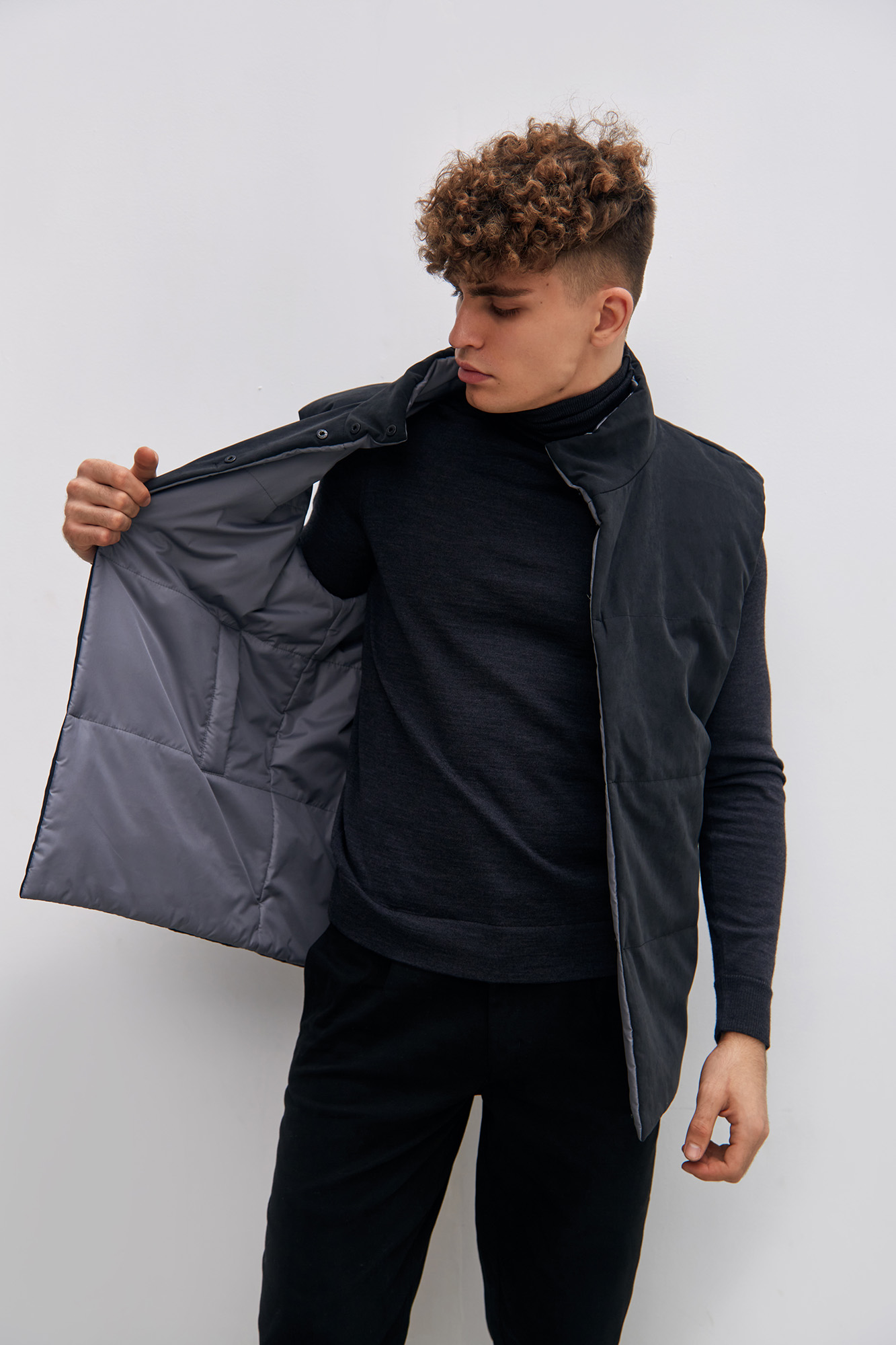 M-231-P-107-0011 Жилет The Hills Серый