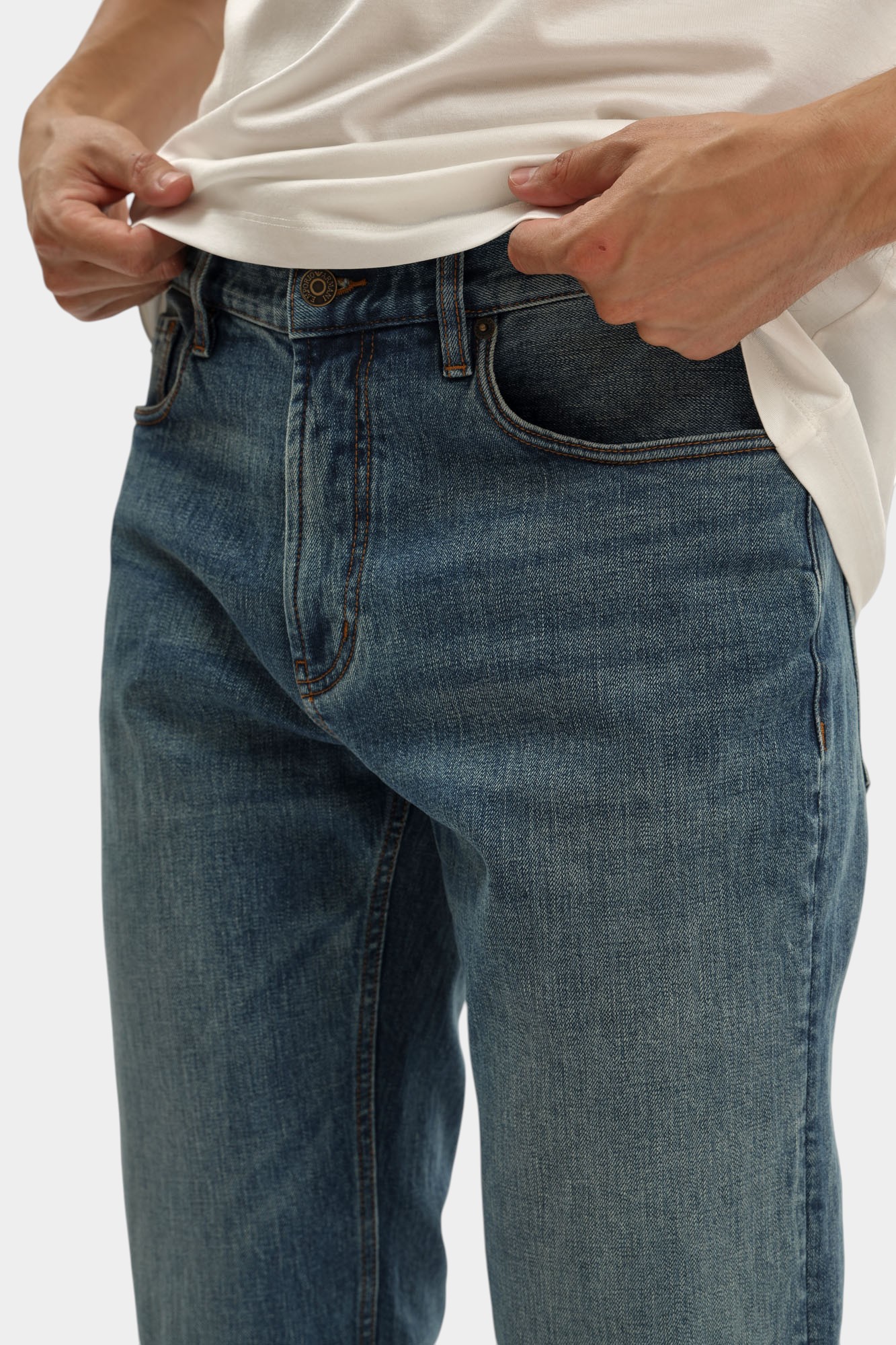 EM000763_ AF1748 Джинсы Emporio Armani Голубой