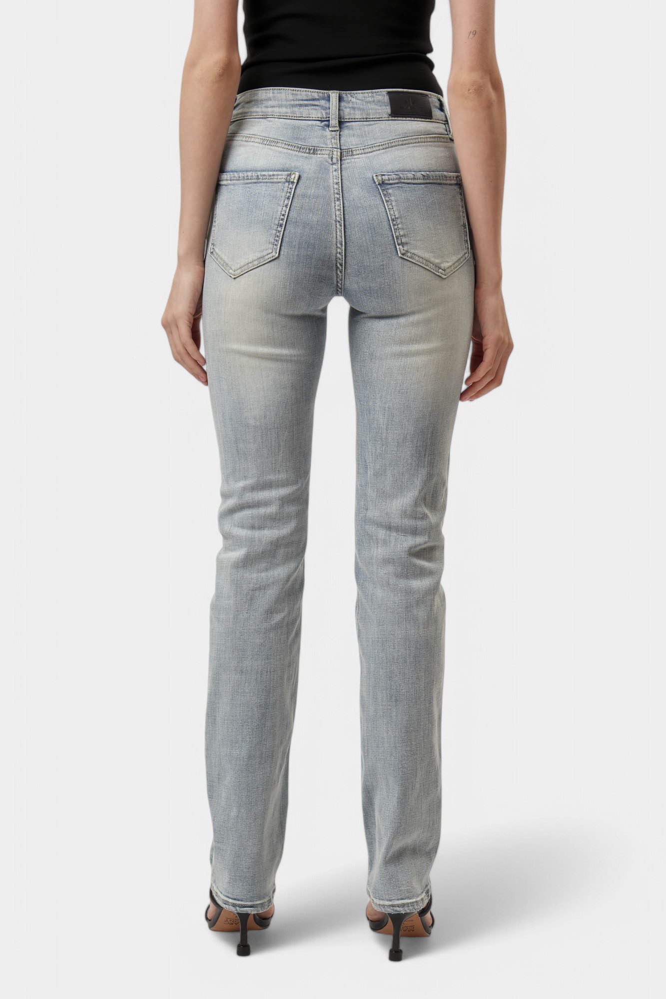 XW000072_AF12853 брюки джинсовые armani exchange 