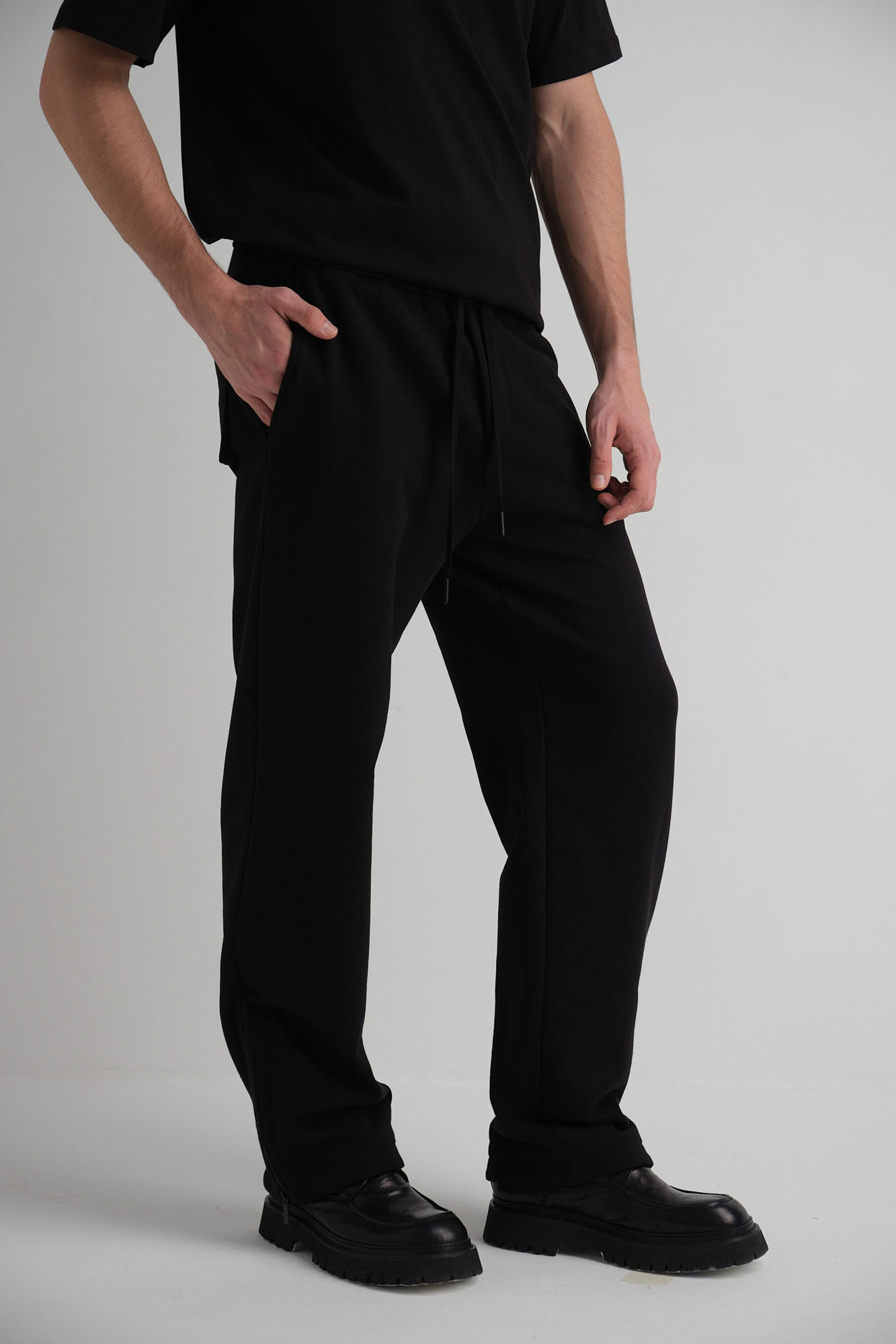 M-242-LE-20-0064 Брюки спортивные The Hills Черный