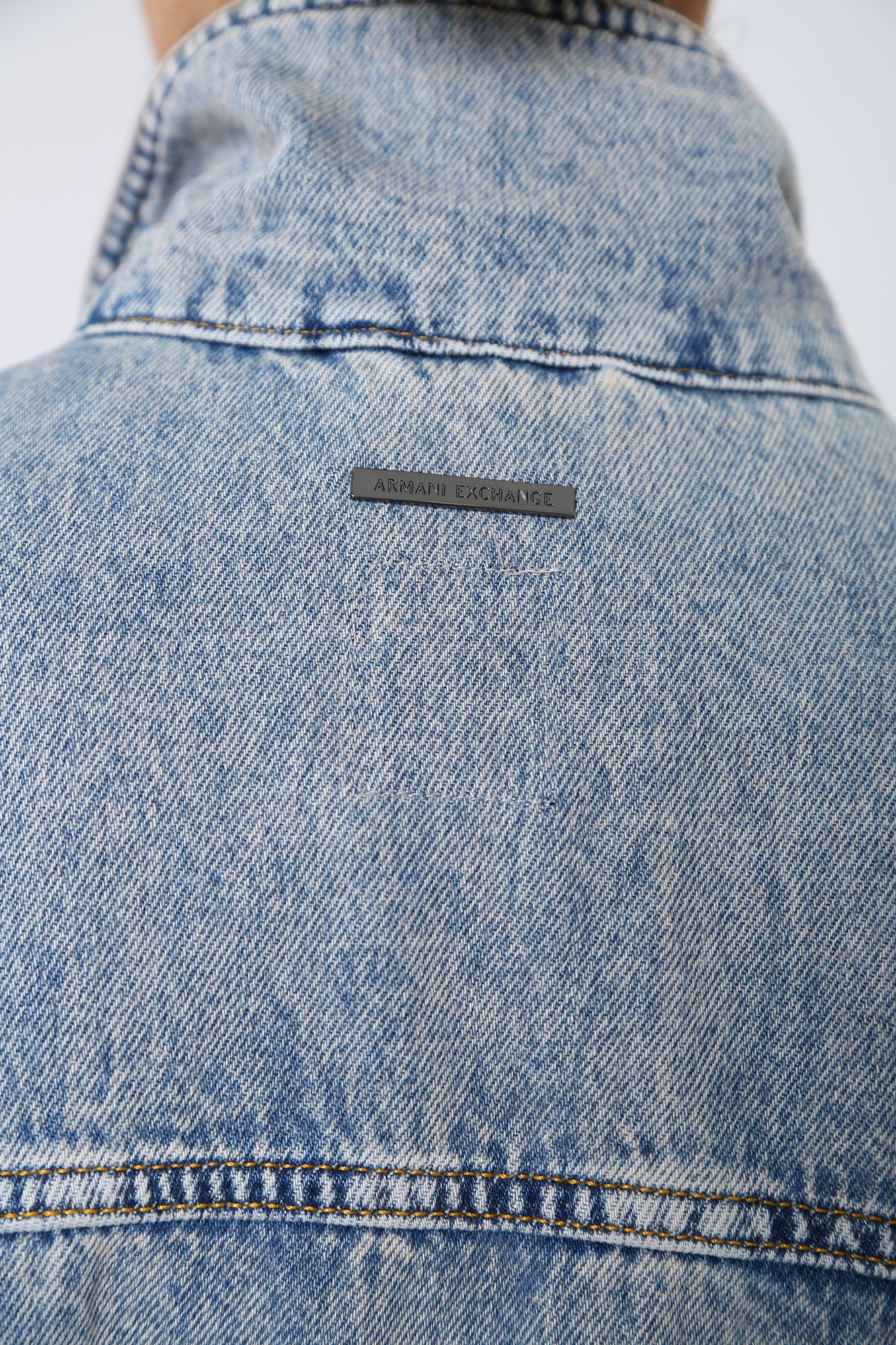 3RYQ60_Y2NRZ жилет джинсовый armani exchange 