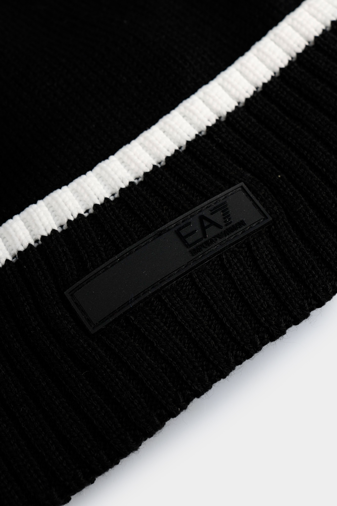 7W000779_AF17576 Шапка EA7 Черный